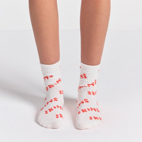 RIBBED CREW SOCK 3-PACK | MARBLE CANDY MULTI ON A MODEL SIDE VIEW @ | FOCUS: 0.0, 1.0, 0.9
