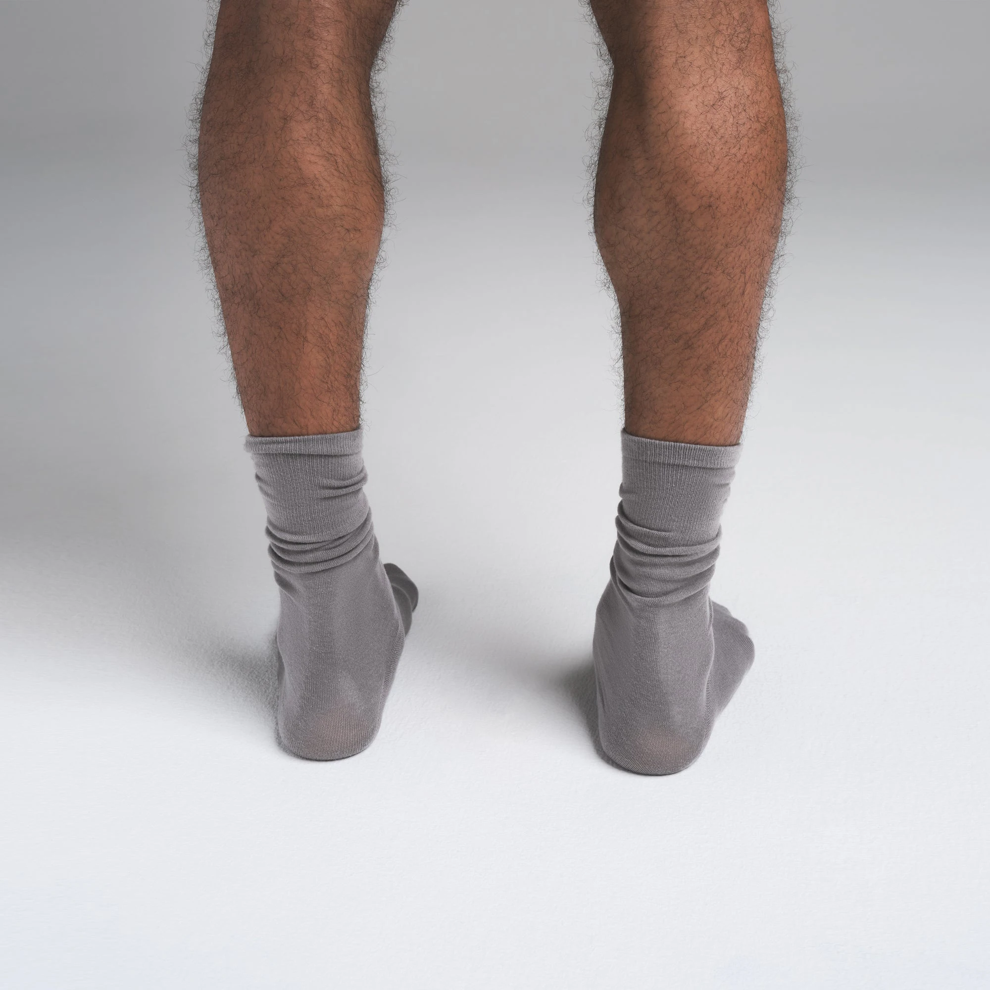 MENS DAY SOCK 3-PACK | GUNMETAL NAVY MULTI ON A MODEL SIDE VIEW | FOCUS: 0.0, 1.0, 0.9