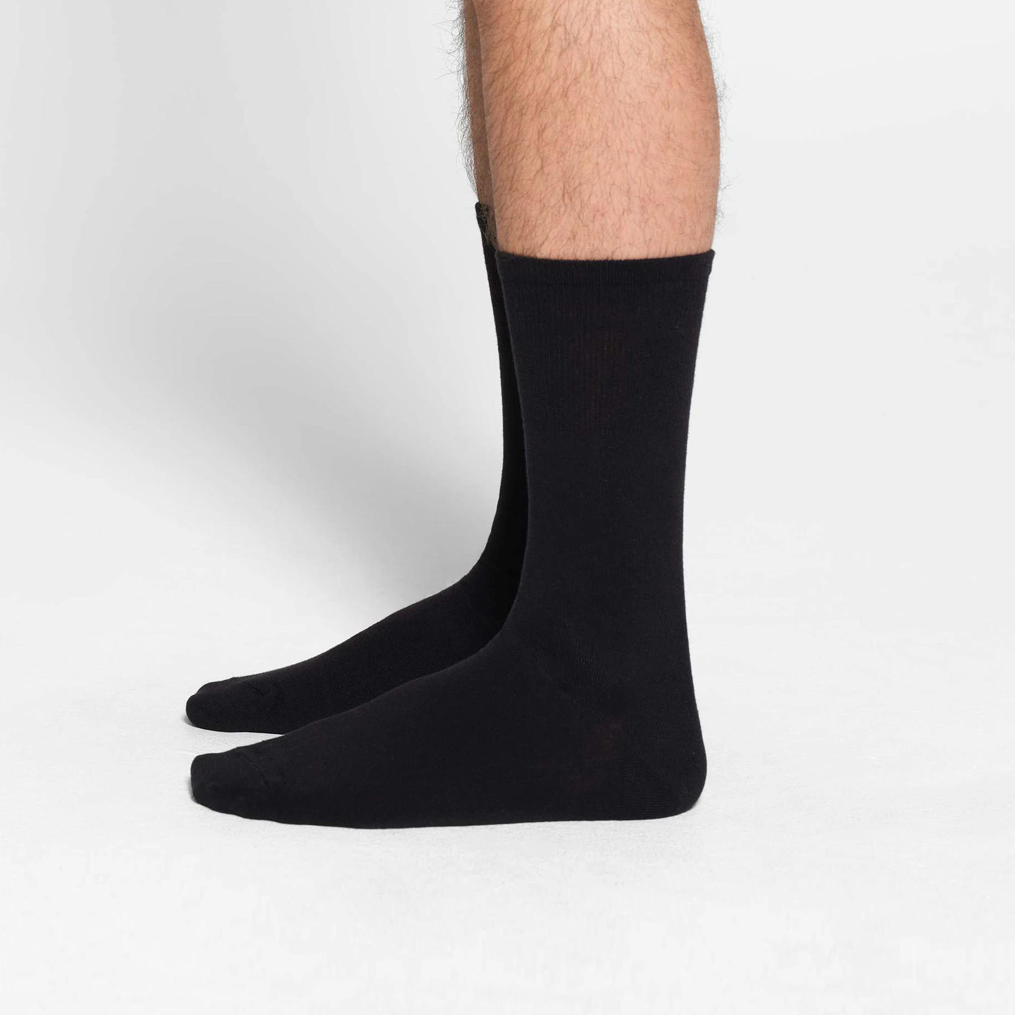 MENS DAY SOCK 3-PACK | OBSIDIAN ON A MODEL SIDE VIEW