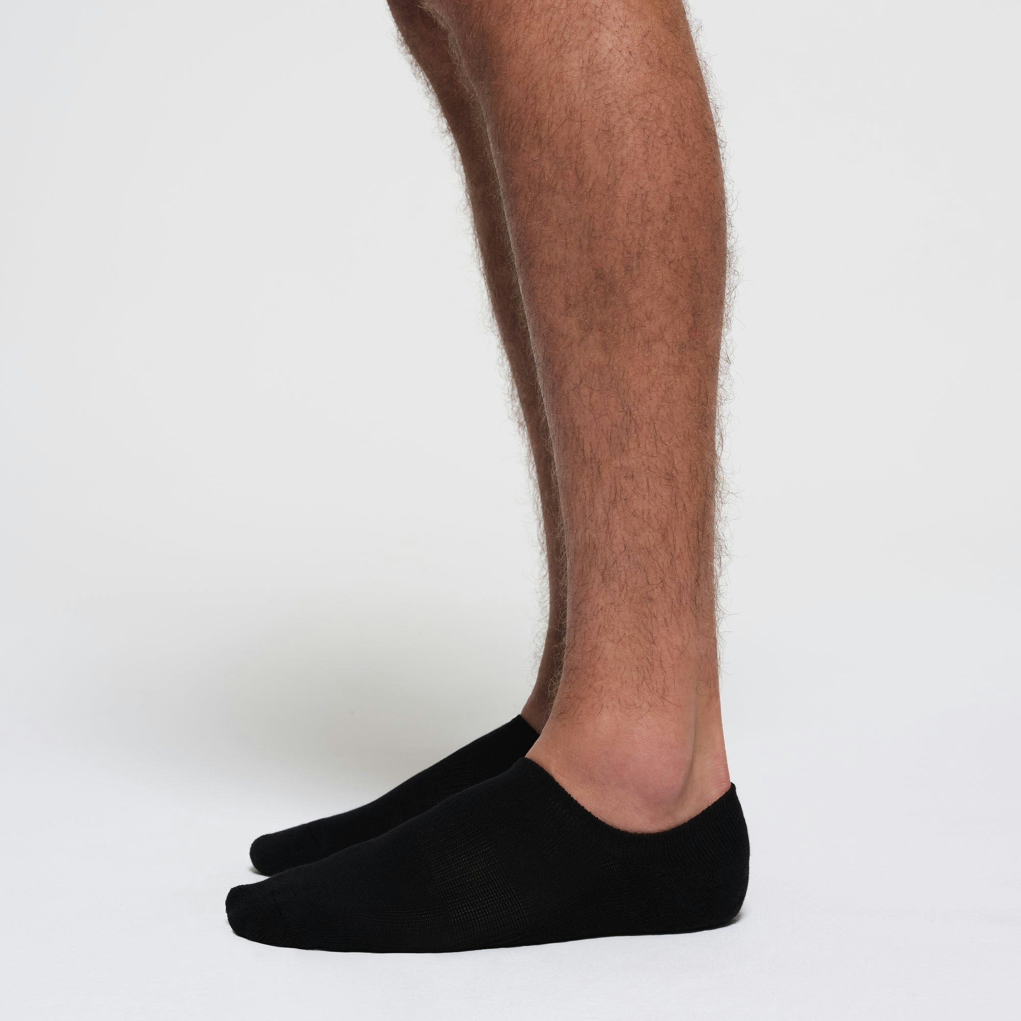 MENS NO SHOW SOCK 3-PACK | ONYX ON A MODEL SIDE VIEW