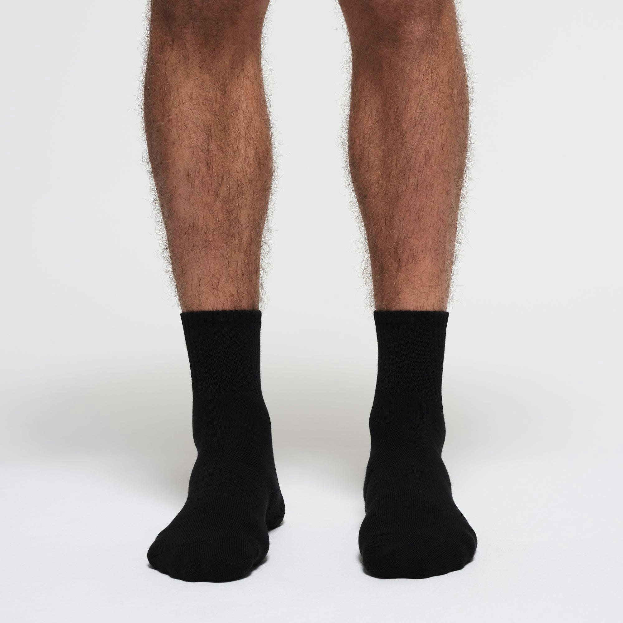 MENS EVERYDAY QUARTER CREW SOCK 3-PACK | ONYX ON A MODEL FRONT VIEW