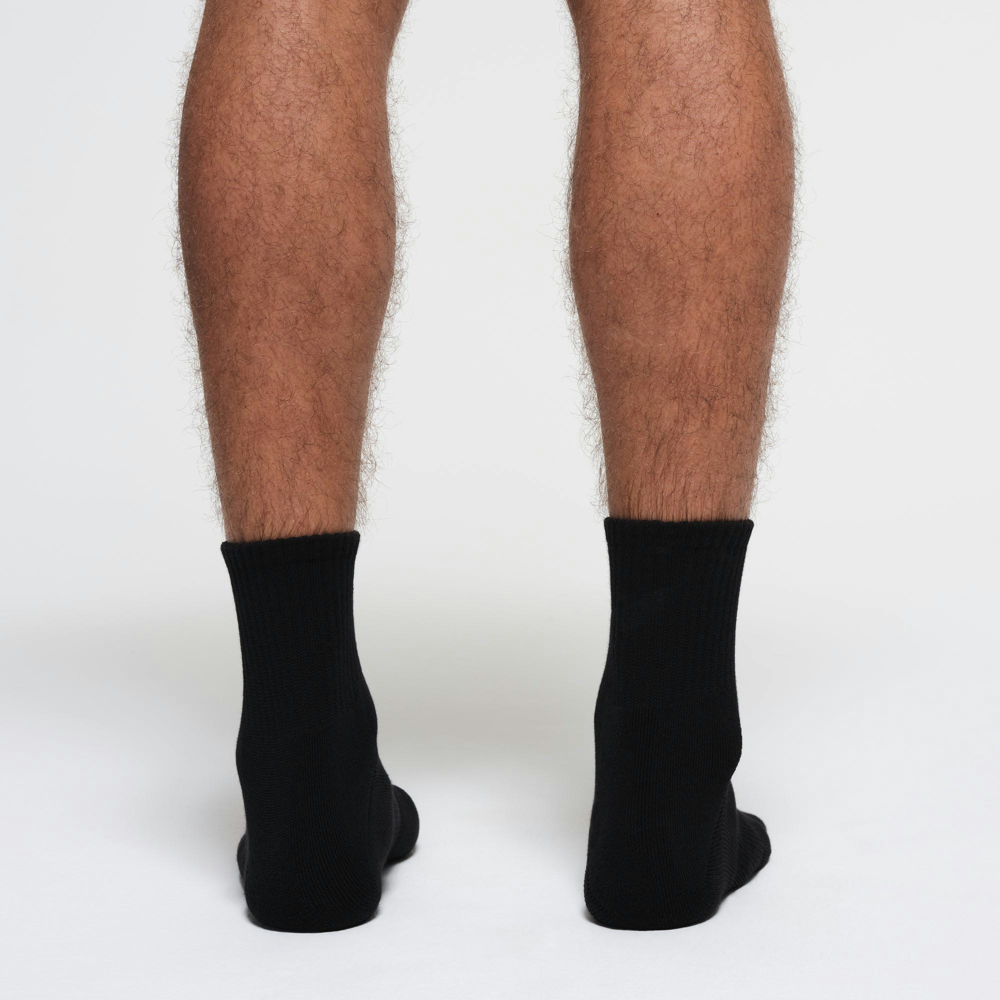 MENS EVERYDAY QUARTER CREW SOCK 3-PACK | ONYX ON A MODEL BACK VIEW