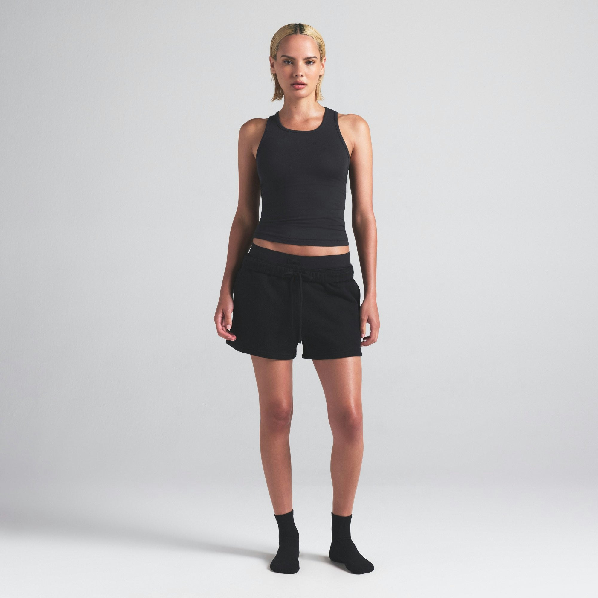 COMFORT 3/4 SOCK 3-PACK | RAVEN MULTI ON A MODEL FRONT VIEW | FOCUS: 0.0, 1.0, 0.9