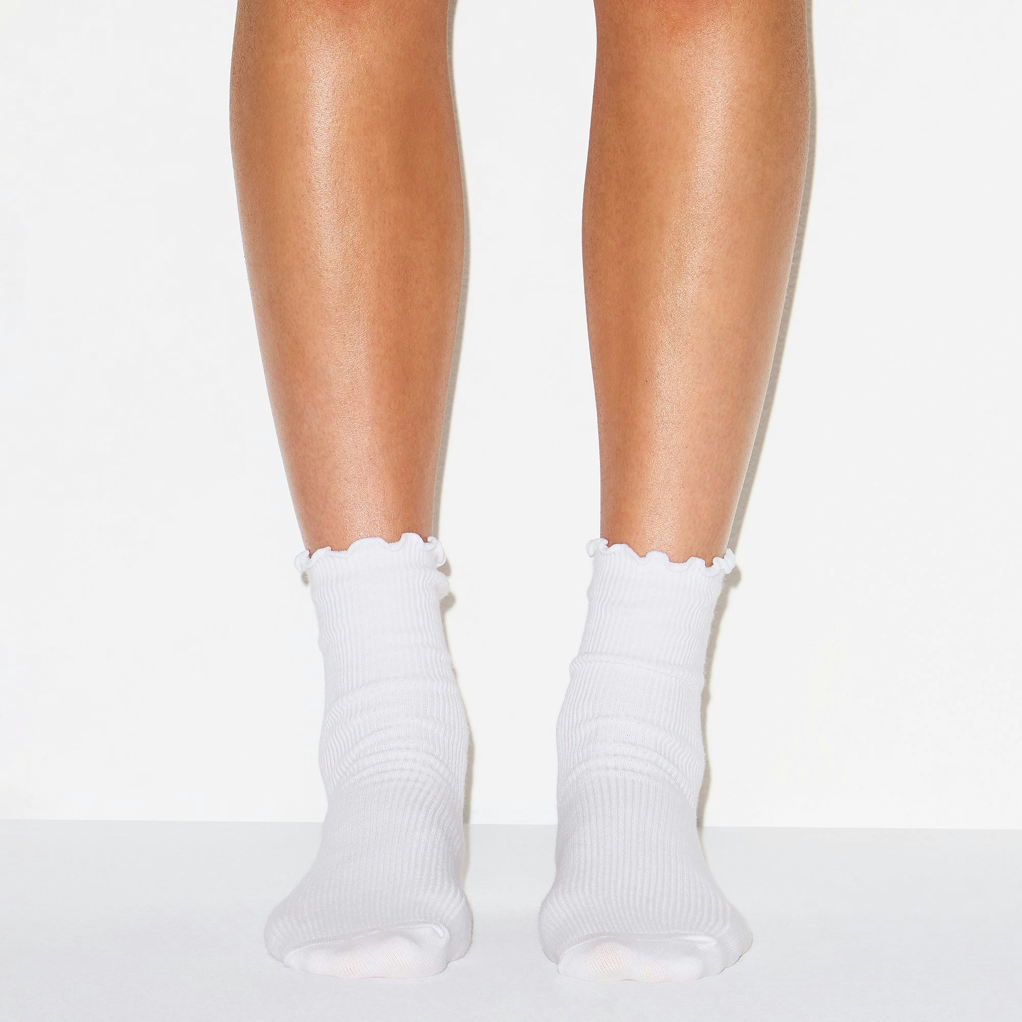 LETTUCE HEM CREW SOCK 2-PACK | SNOW ON A MODEL FRONT VIEW @ | FOCUS: 0.0, 1.0, 0.9