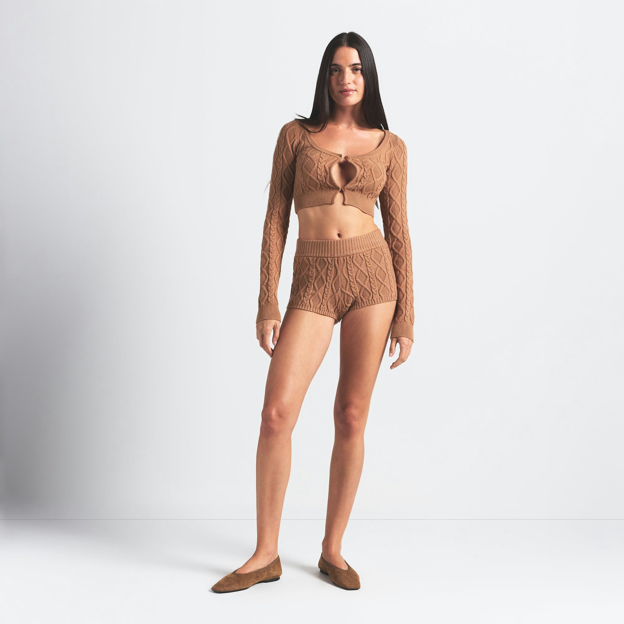 SWEATER KNIT SHORT | DARK HONEY ON A MODEL FRONT VIEW @ | FOCUS: 0.0, 1.0, 0.9