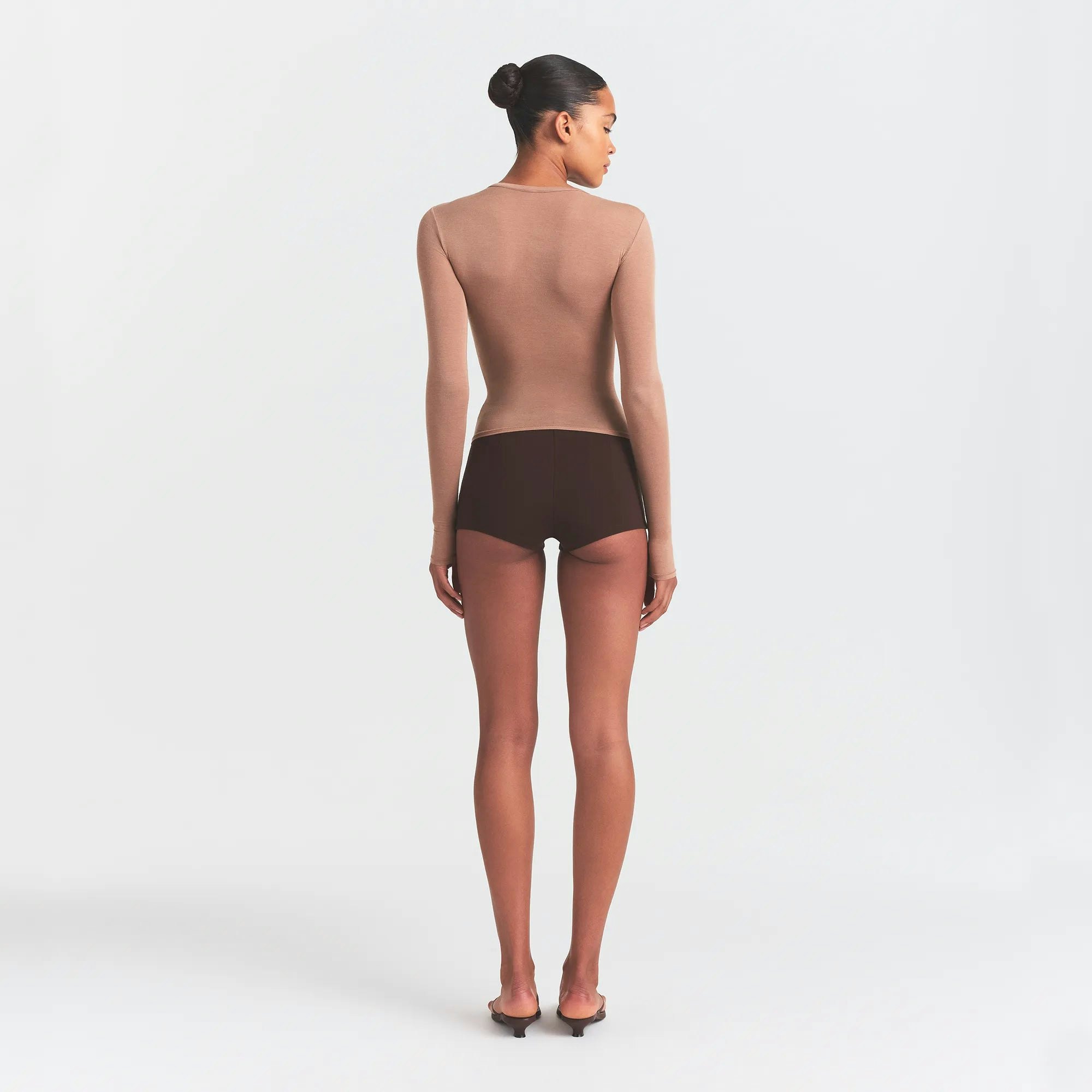 THE ESSENTIAL COLLECTION HIGH-WAISTED HOT SHORT | ESPRESSO ON A MODEL BACK VIEW @ | FOCUS: 0.0, 1.0, 0.9