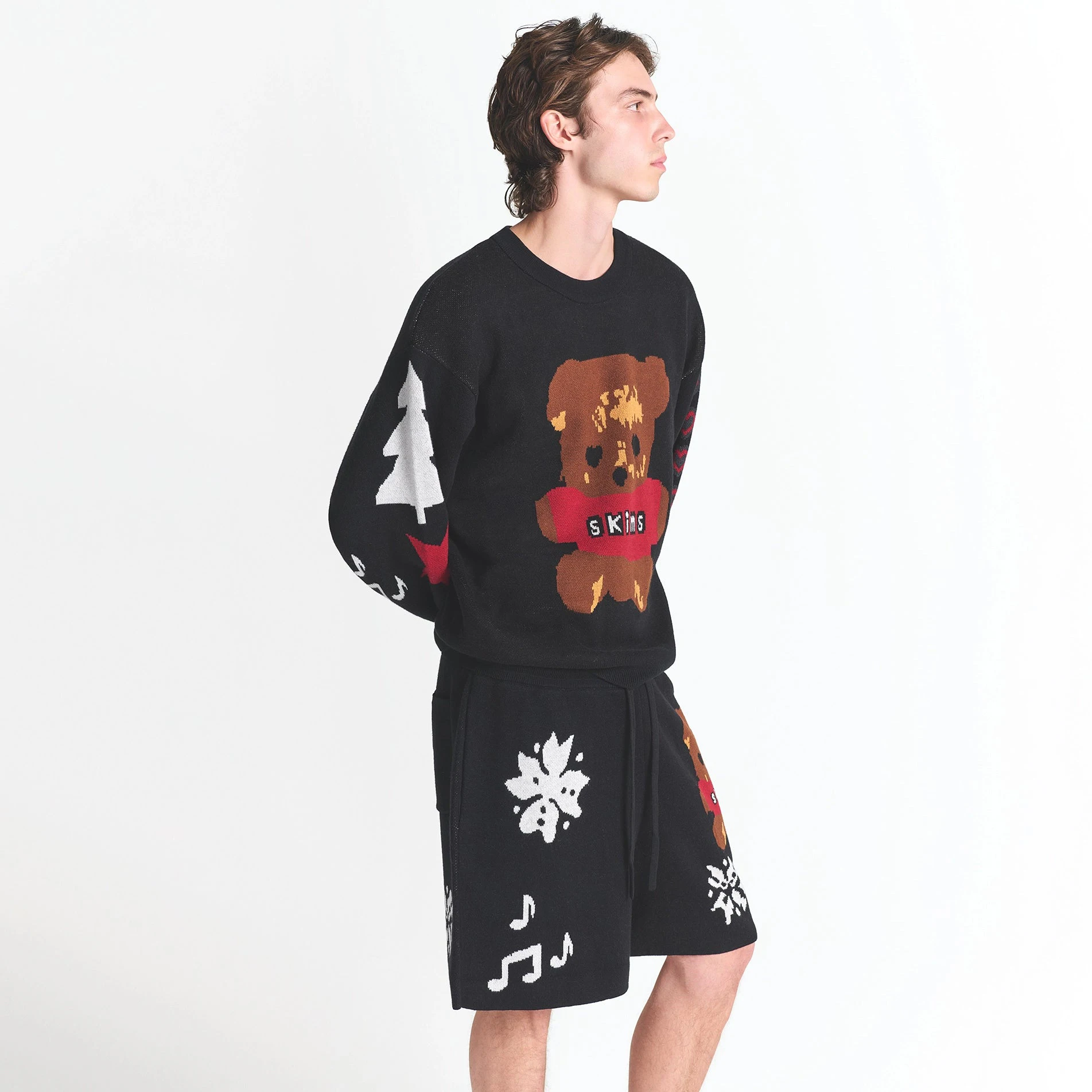 CACTUS PLANT FLEA MARKET X SKIMS COTTON KNIT MENS INTARSIA SHORT | ONYX TEDDY BEAR SNOW PRINT ON A MODEL SIDE VIEW @ | FOCUS: 0.0, 1.0, 0.9
