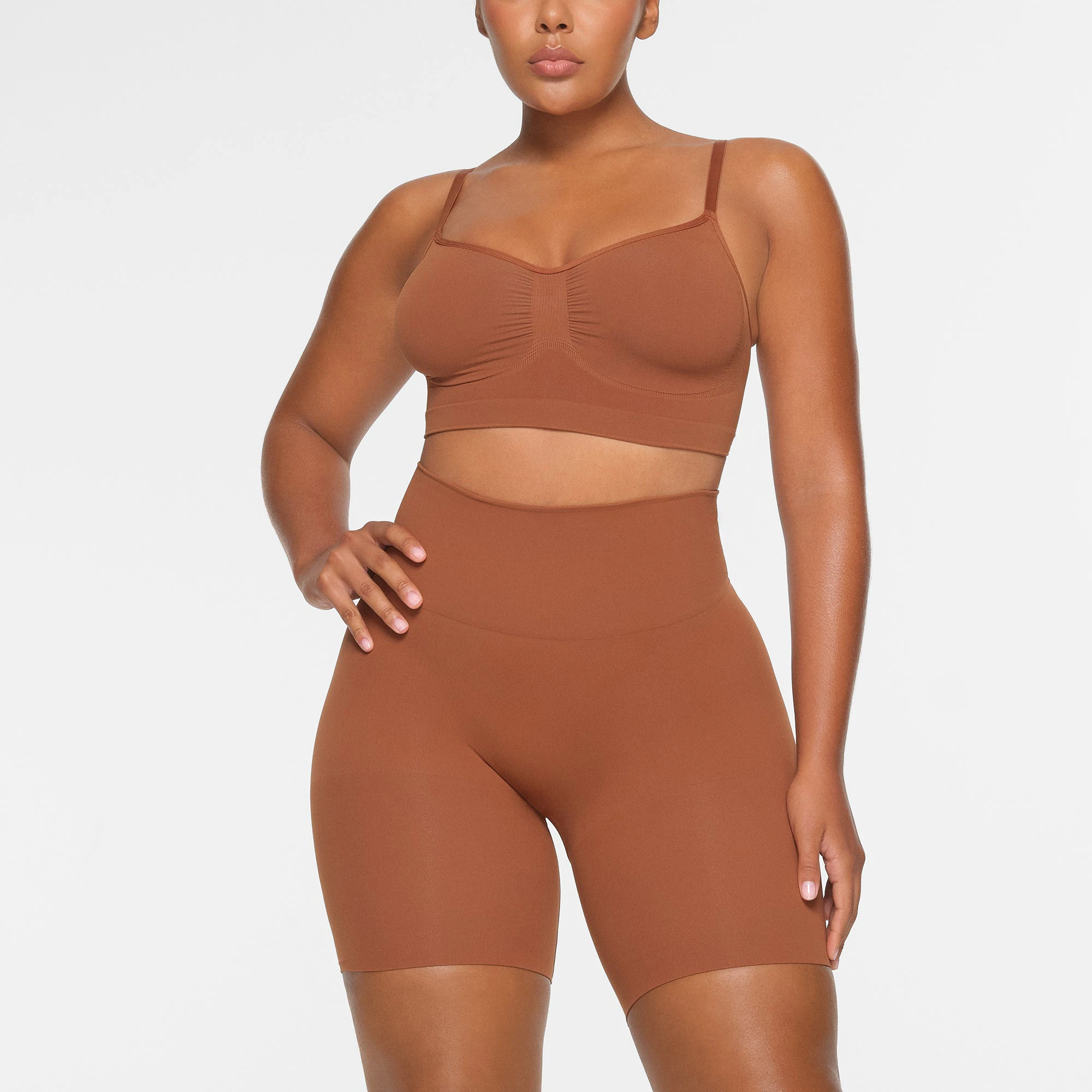 BUTT ENHANCING SHORT WORN BY A MODEL IN FRONT VIEW