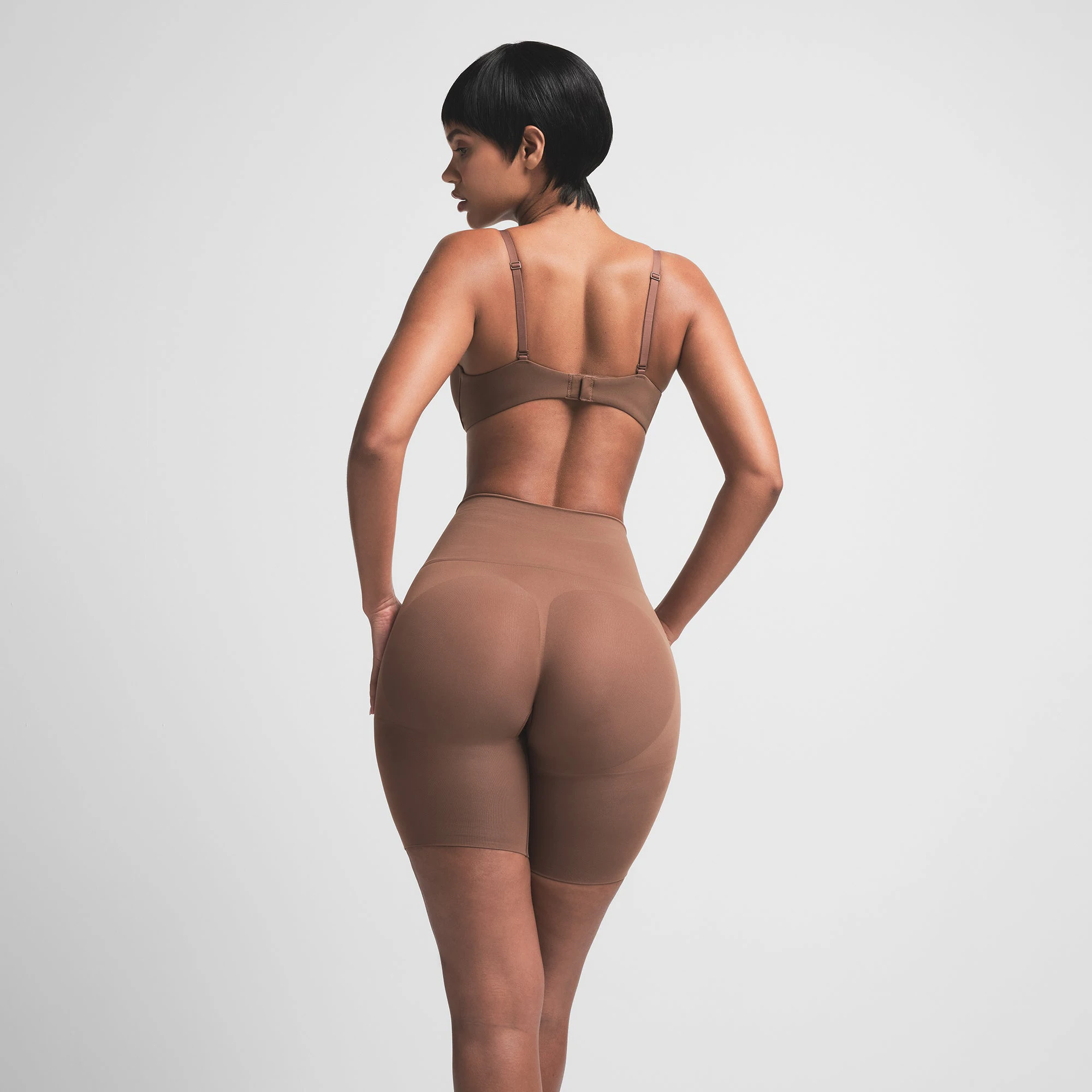 SEAMLESS SCULPT BUTT LIFTING SHORT | JASPER ON A MODEL BACK VIEW | FOCUS: 0.0, 1.0, 0.9