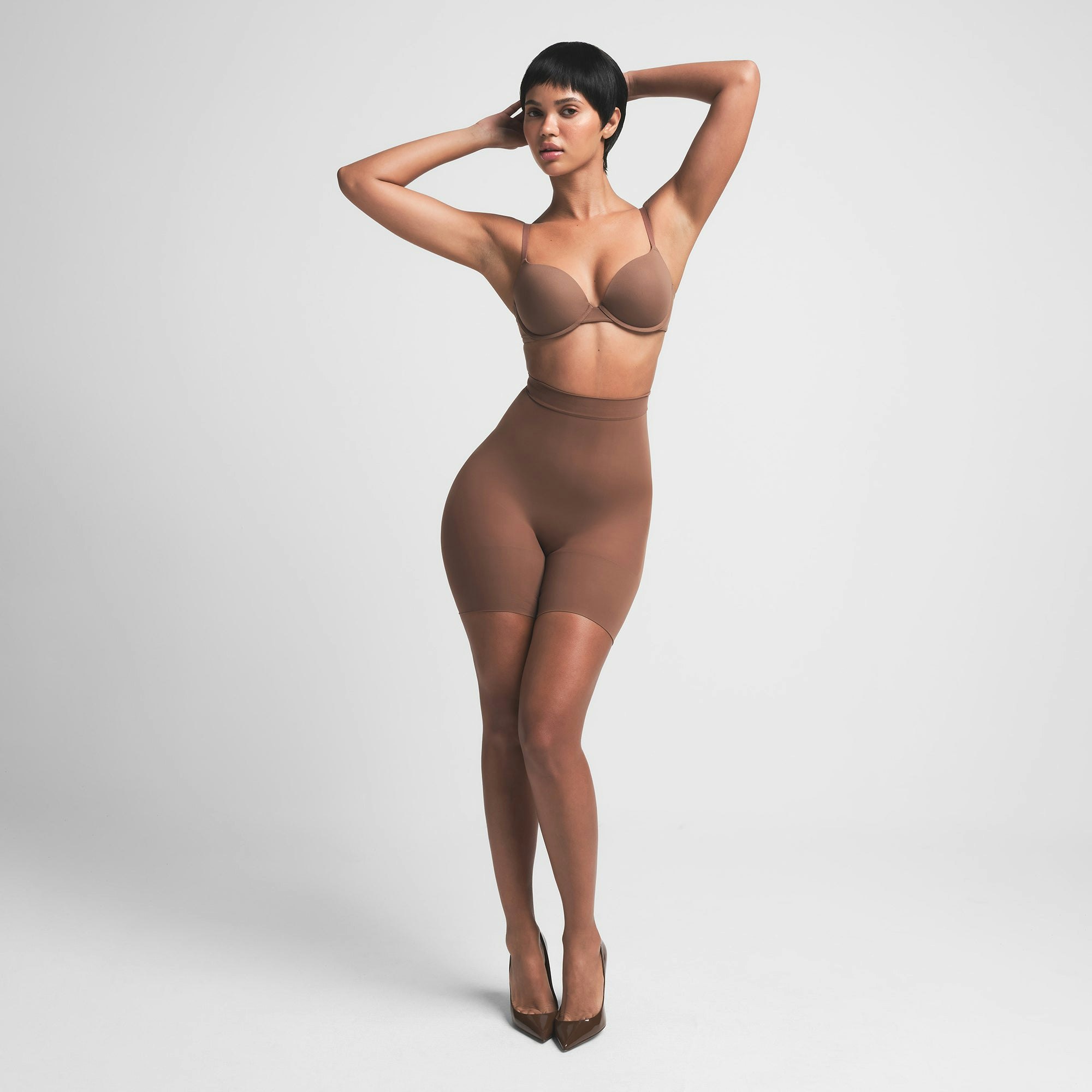 EVERYDAY SCULPT HIGH-WAISTED MID THIGH SHORT | JASPER ON A MODEL FRONT VIEW