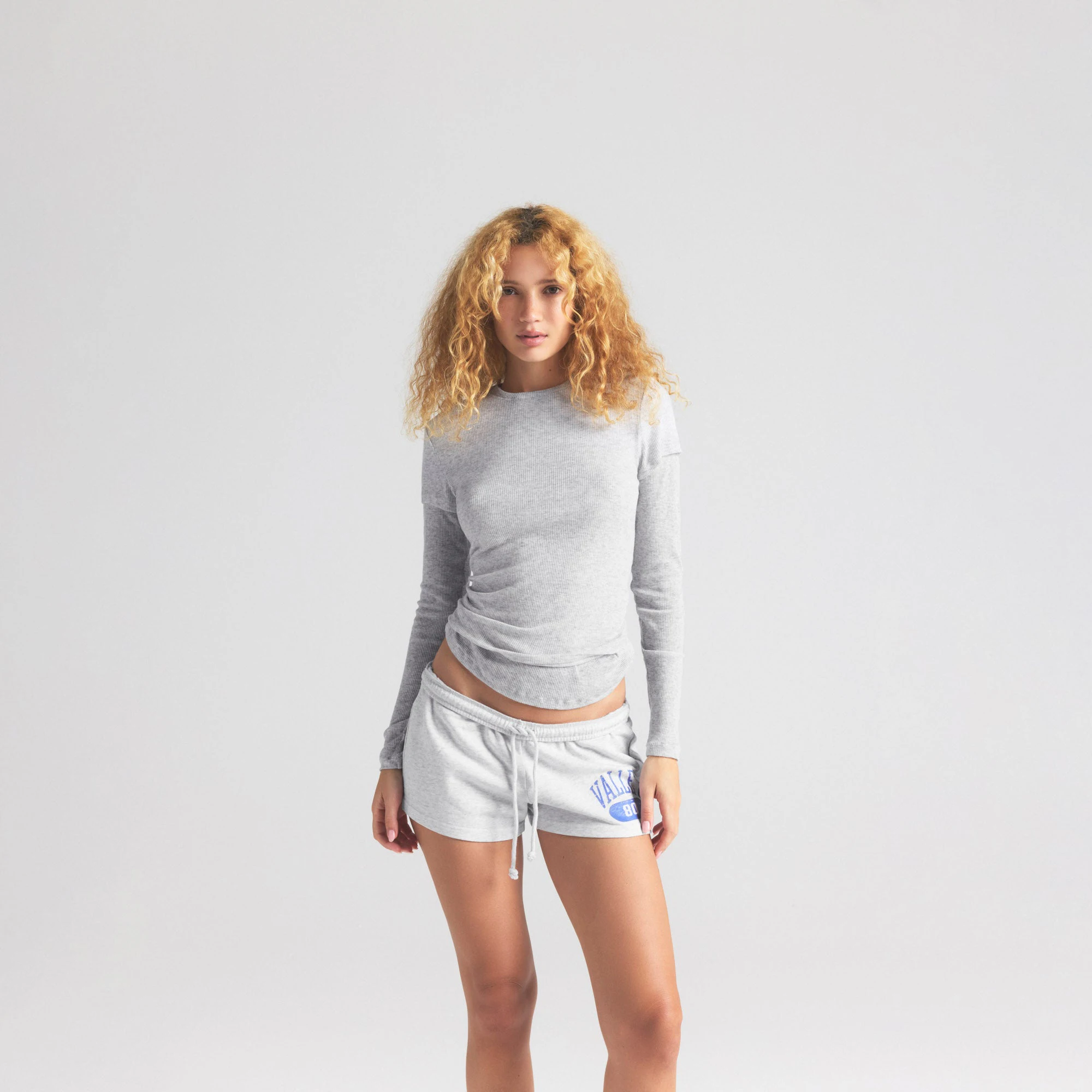 LIGHTWEIGHT FLEECE SHORT | LIGHT HEATHER GREY ON A MODEL SIDE VIEW | FOCUS: 0.0, 1.0, 0.9