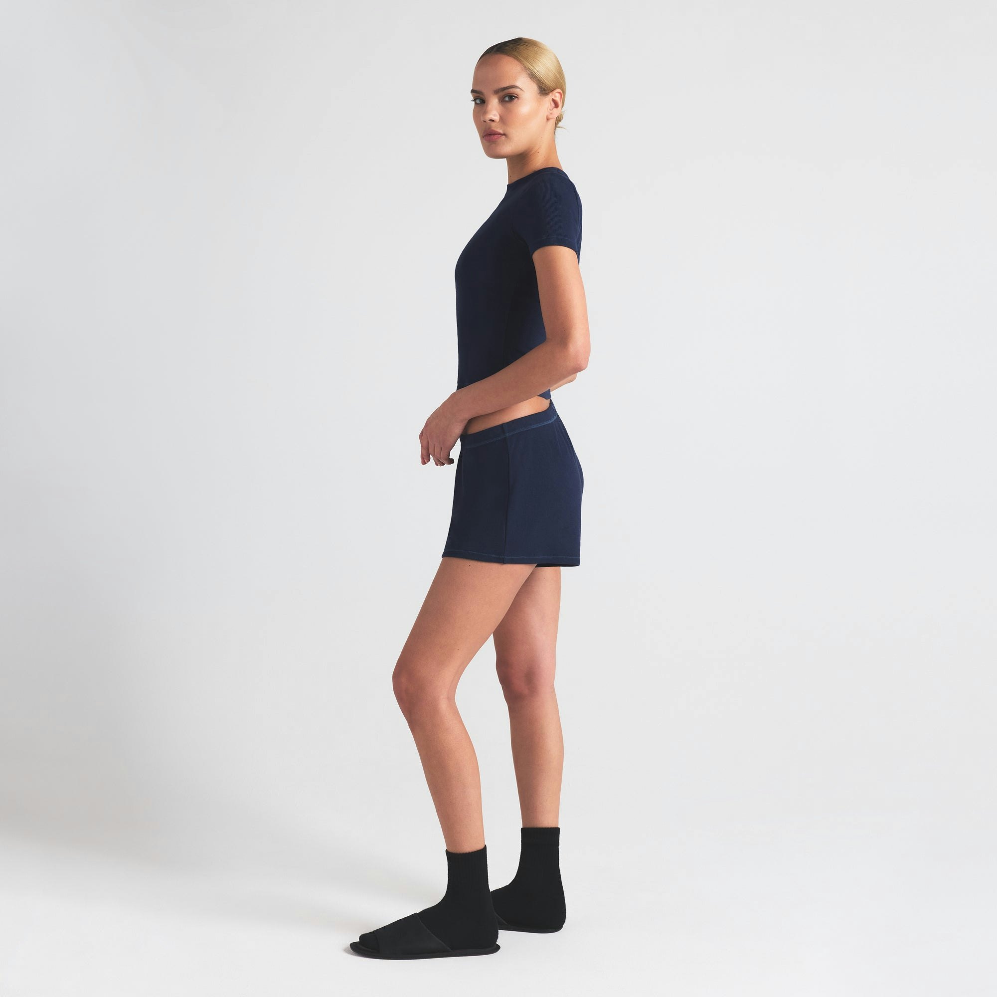 COTTON RIB LOOSE SHORT | NAVY ON A MODEL FRONT VIEW | FOCUS: 0.0, 1.0, 0.9
