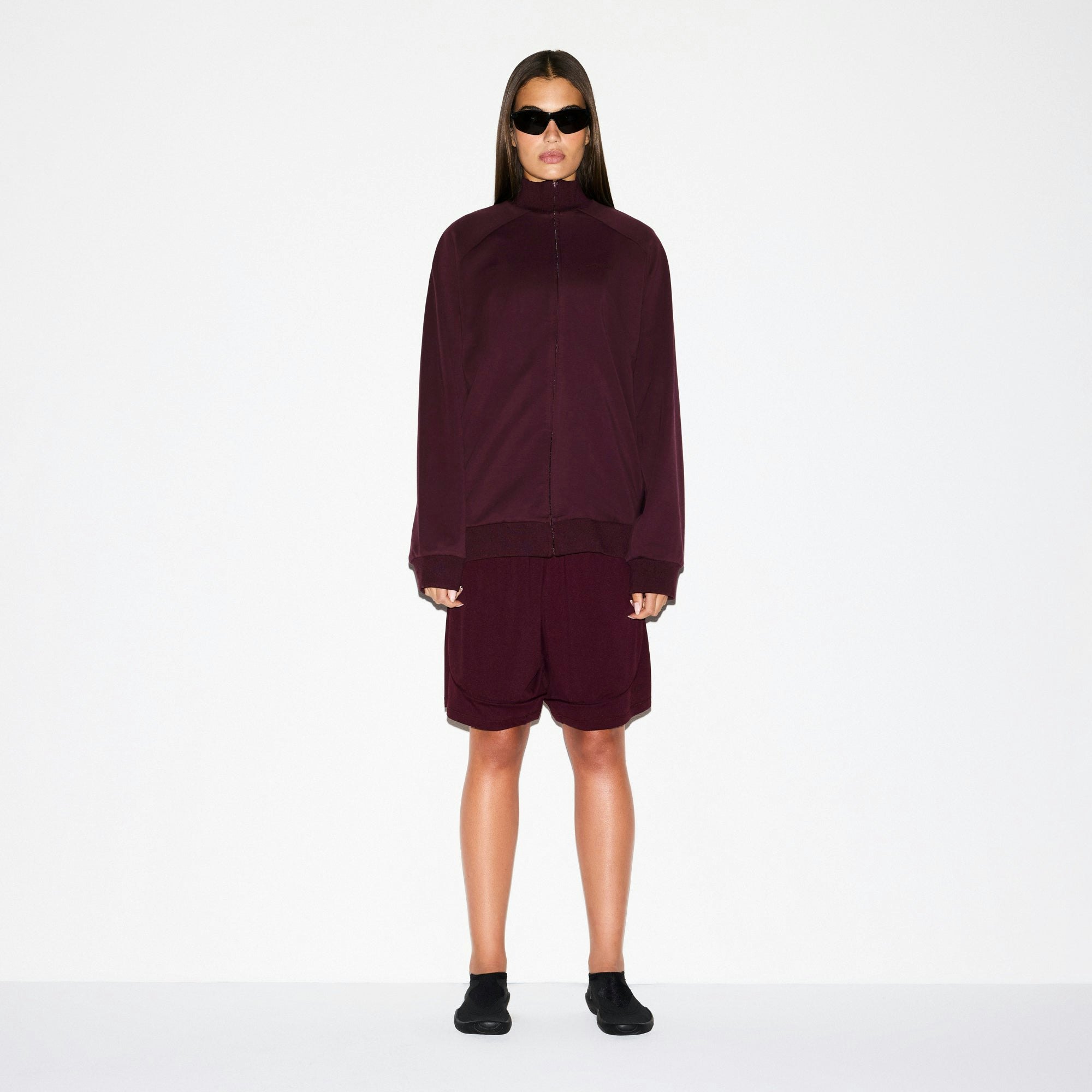 NikeSKIMS AIRY RELAXED SHORT | CURRANT ON A MODEL SIDE VIEW @ | FOCUS: 0.0, 1.0, 0.9