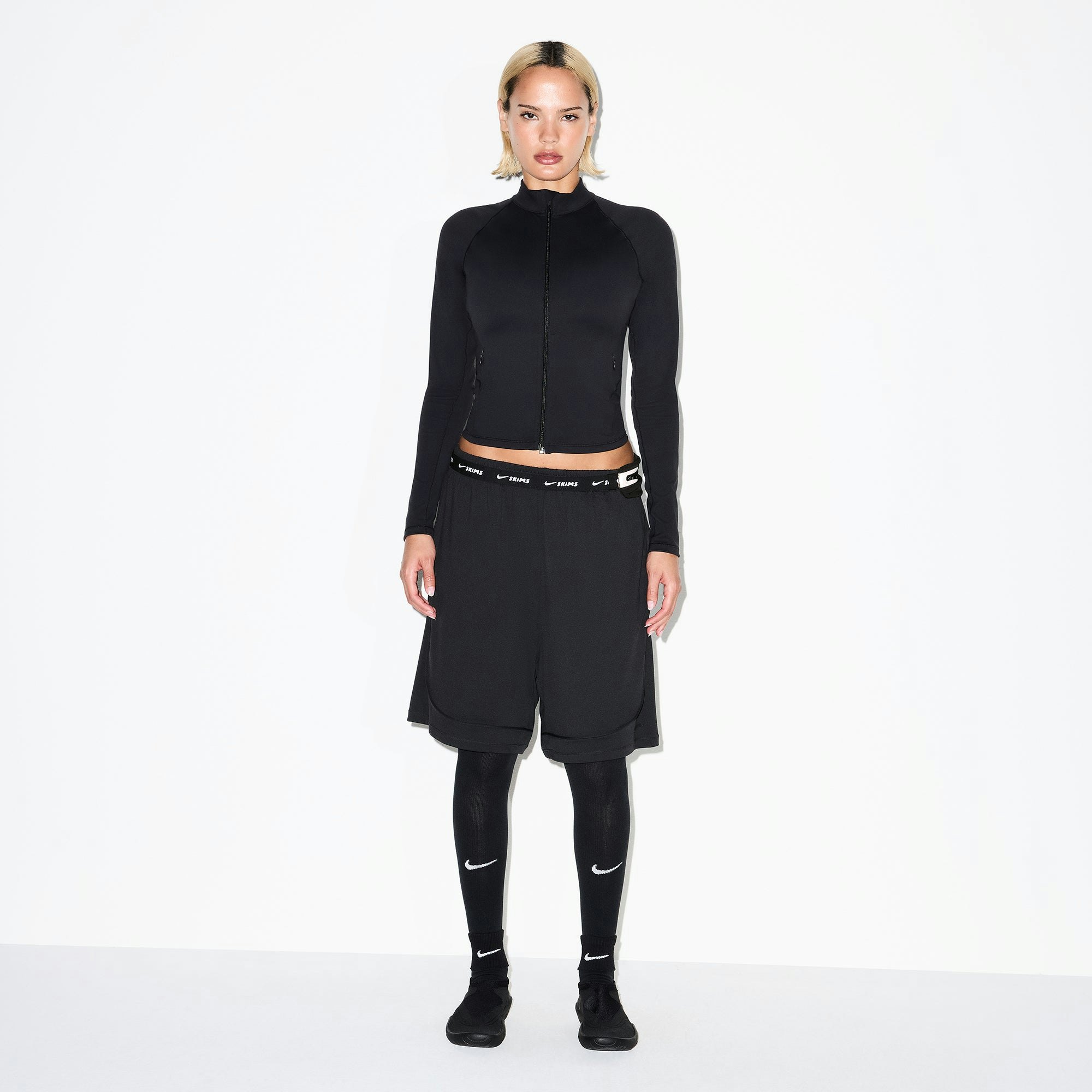 NikeSKIMS AIRY RELAXED SHORT | OBSIDIAN ON A MODEL FRONT VIEW @ | FOCUS: 0.0, 1.0, 0.9