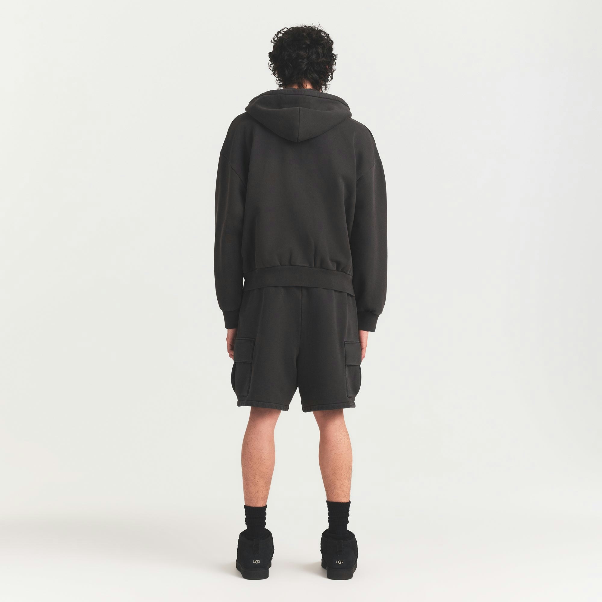 HEAVYWEIGHT FLEECE MENS CARGO SHORT | WASHED ONYX ON A MODEL FRONT VIEW @ | FOCUS: 0.0, 1.0, 0.9