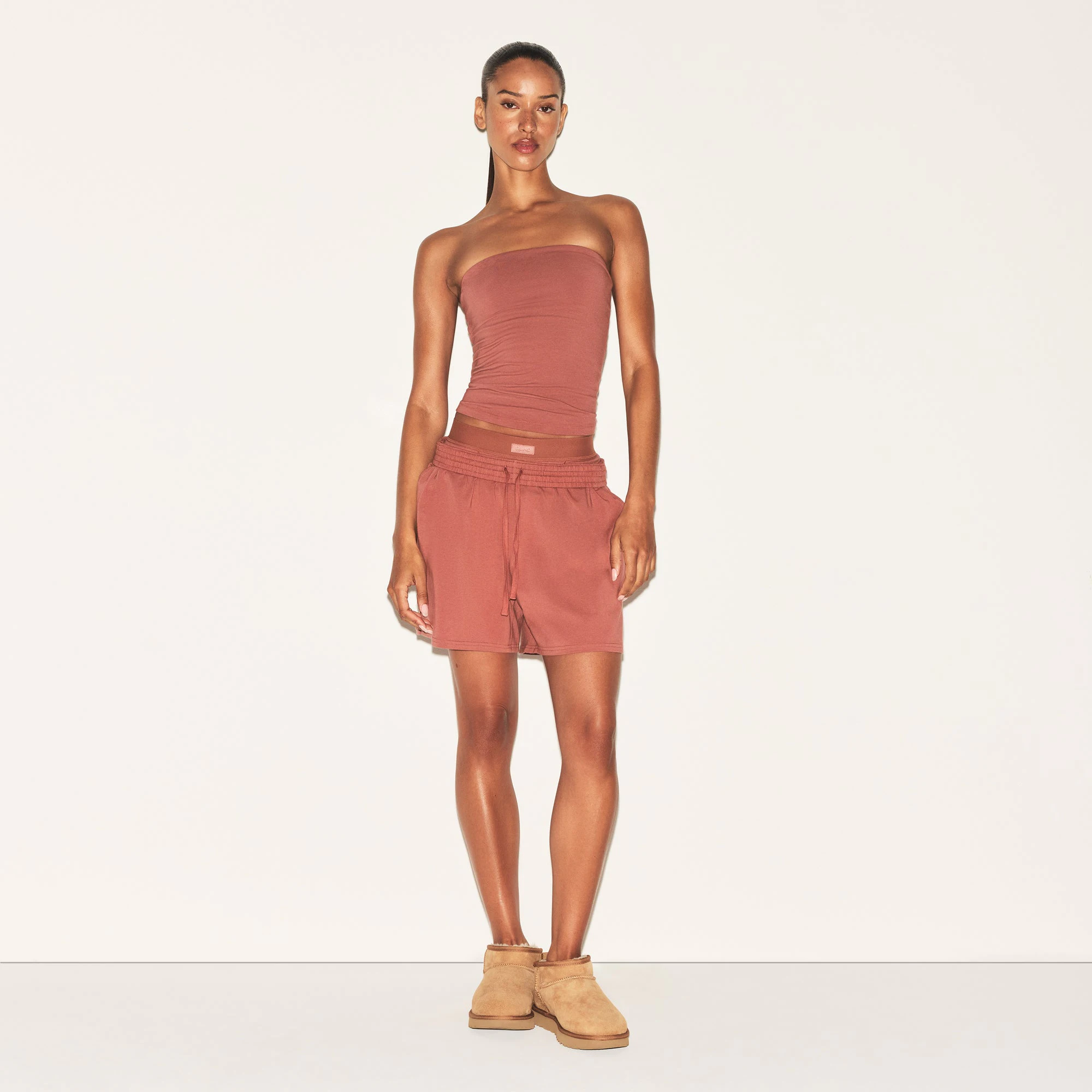 COTTON JERSEY CLASSIC SHORT | REDWOOD ON A MODEL FRONT VIEW | FOCUS: 0.0, 1.0, 0.9