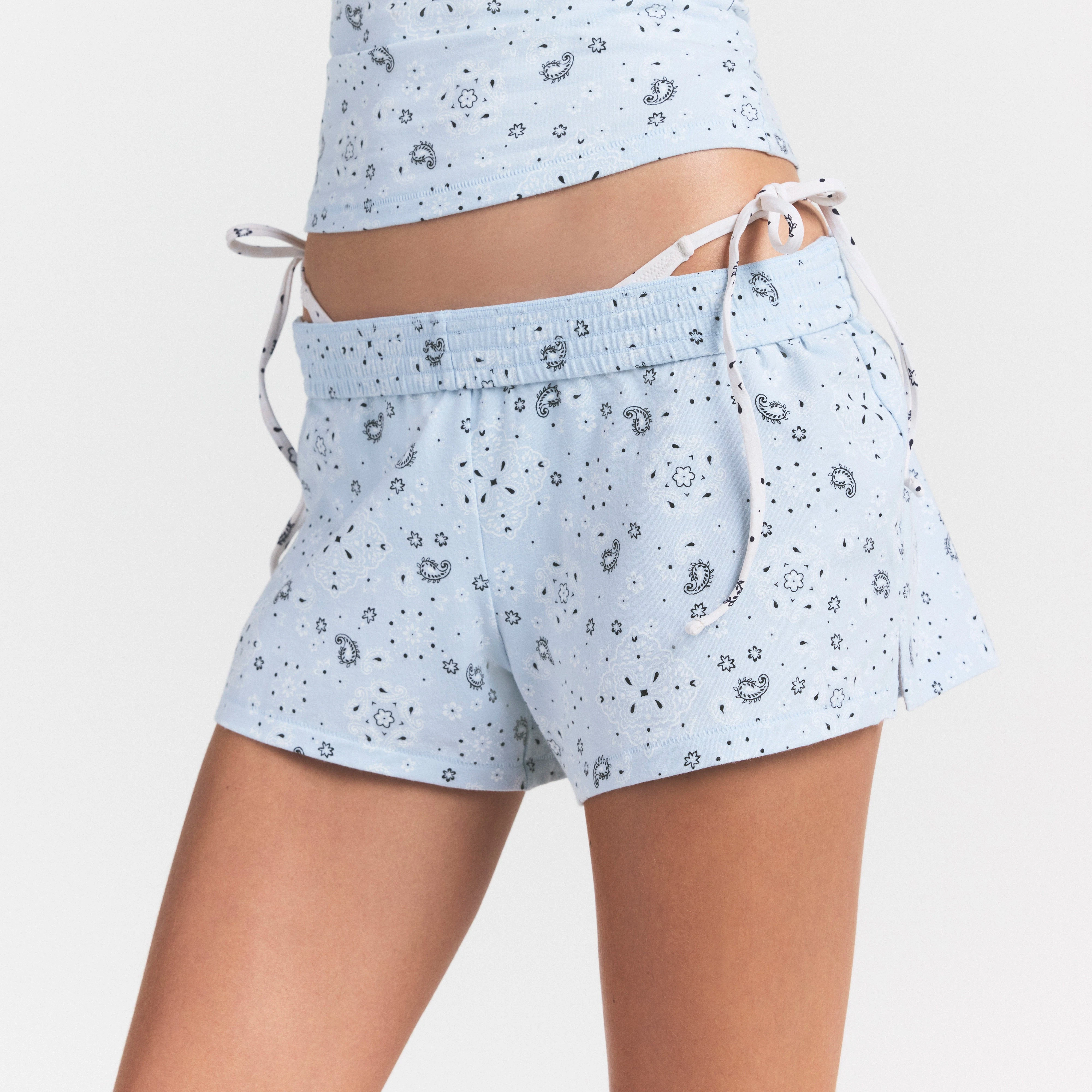 COTTON JERSEY LOOSE SHORT | POWDER BLUE BANDANA ON A MODEL SIDE VIEW @ | FOCUS: 0.0, 1.0, 0.9