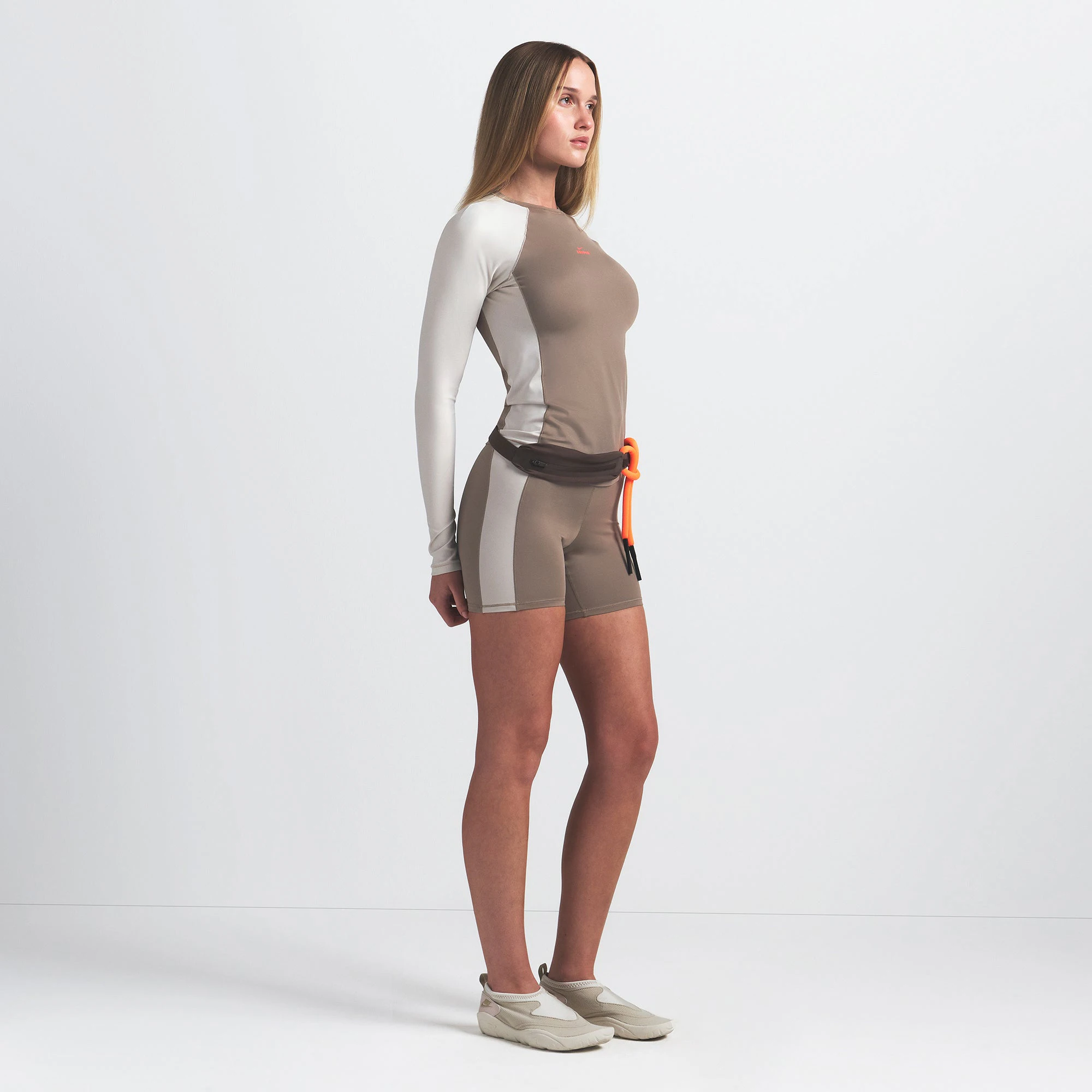 NikeSKIMS SHINE 5" BIKER SHORT | TRUFFLE AND STONE ON A MODEL SIDE VIEW @ | FOCUS: 0.0, 1.0, 0.9