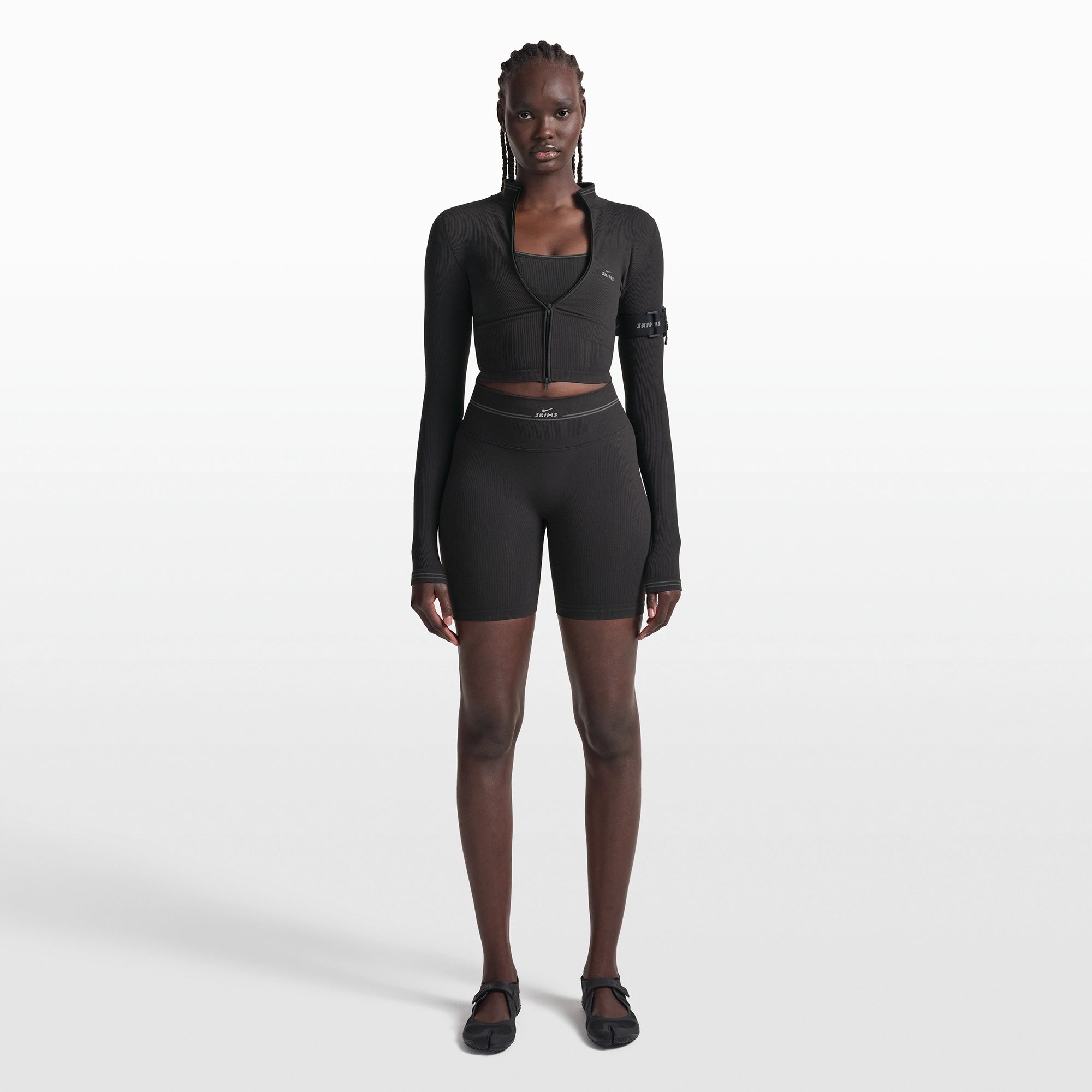 NikeSKIMS RIBBED SEAMLESS 5" BIKER SHORT | OBSIDIAN ON A MODEL FRONT VIEW @ | FOCUS: 0.0, 1.0, 0.9