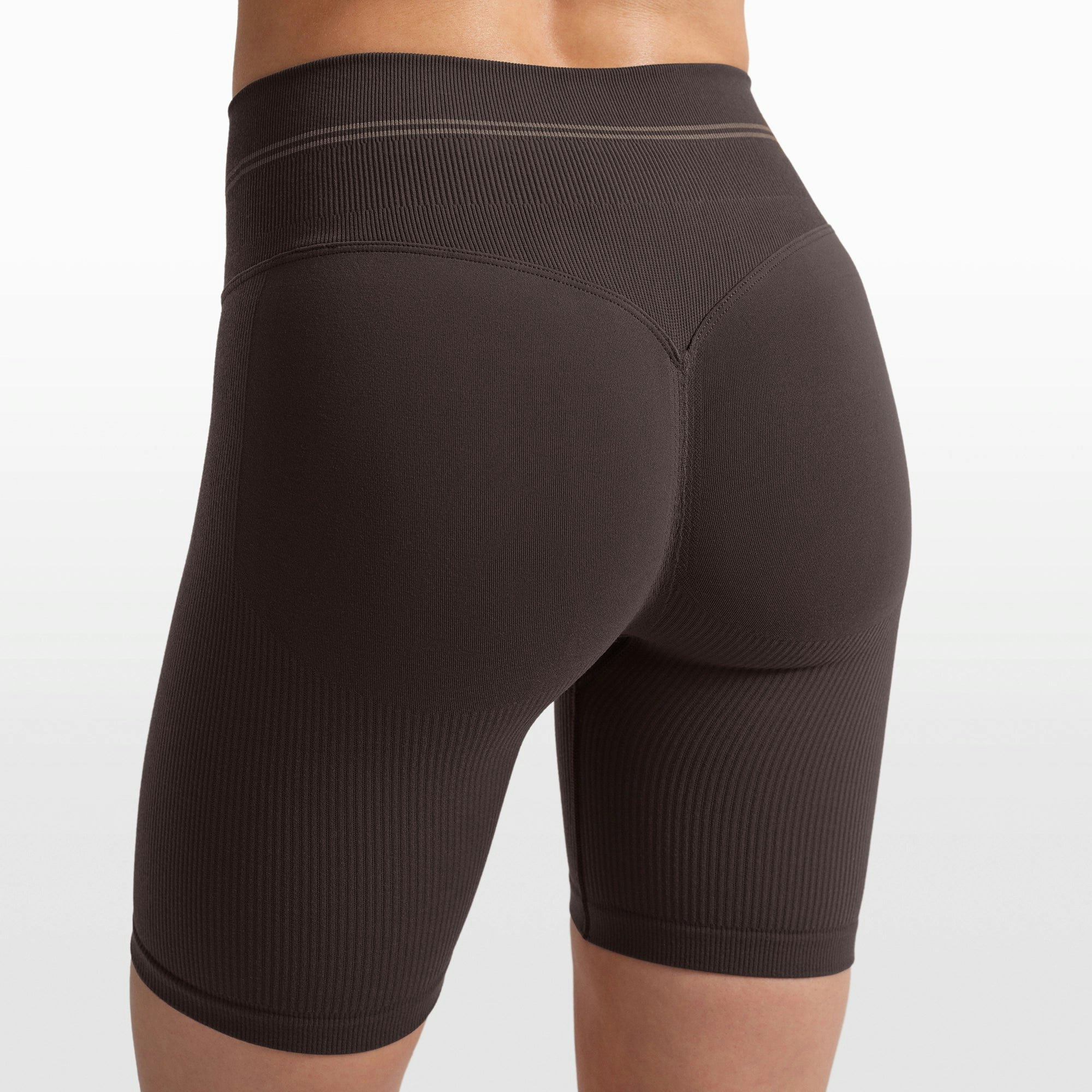 NikeSKIMS RIBBED SEAMLESS 5" BIKER SHORT | PHOENIX/TRUFFLE ON A MODEL FRONT VIEW @ | FOCUS: 0.0, 1.0, 0.9
