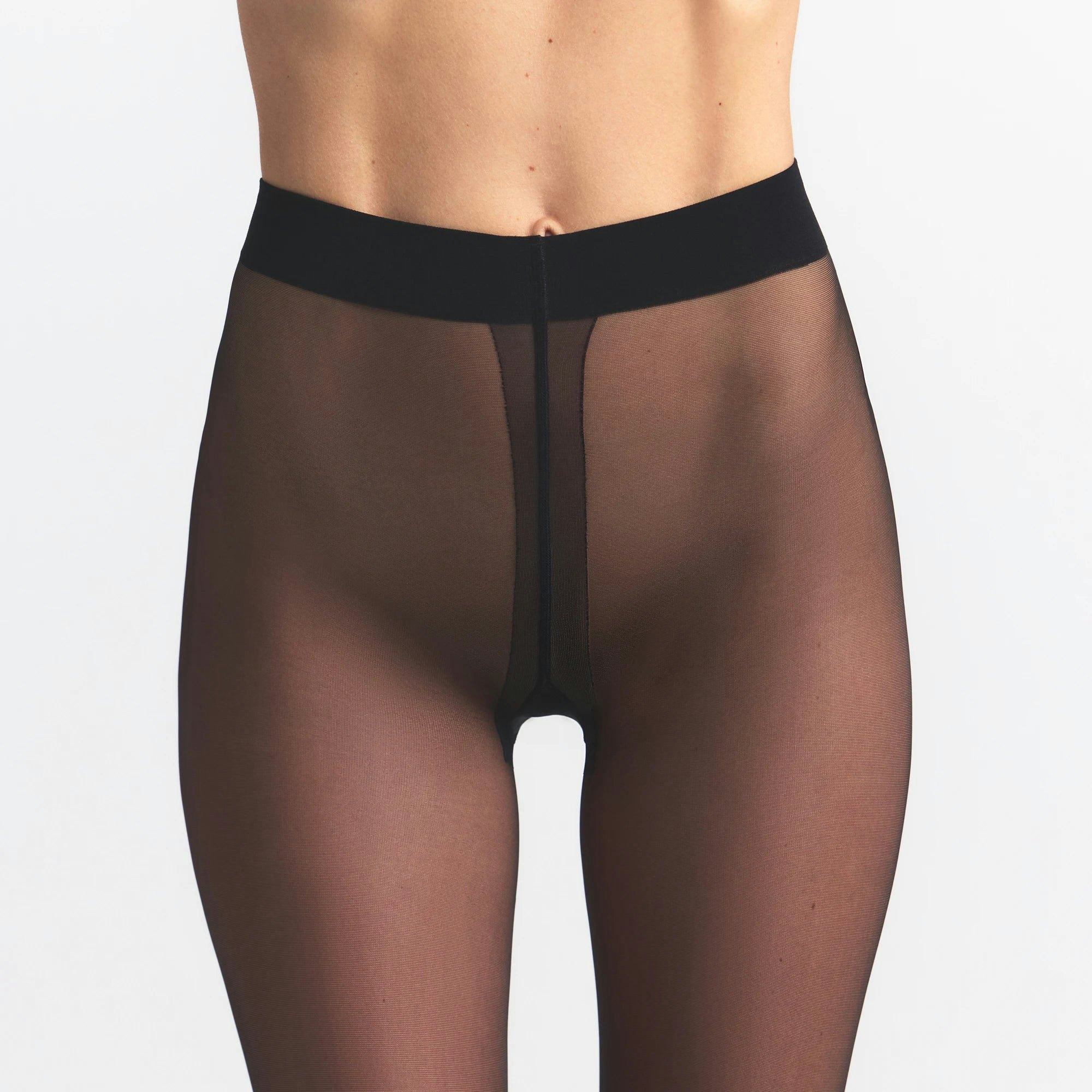 HOSIERY SHEER TIGHT | ONYX ON A MODEL FRONT VIEW @ | FOCUS: 0.0, 1.0, 0.9