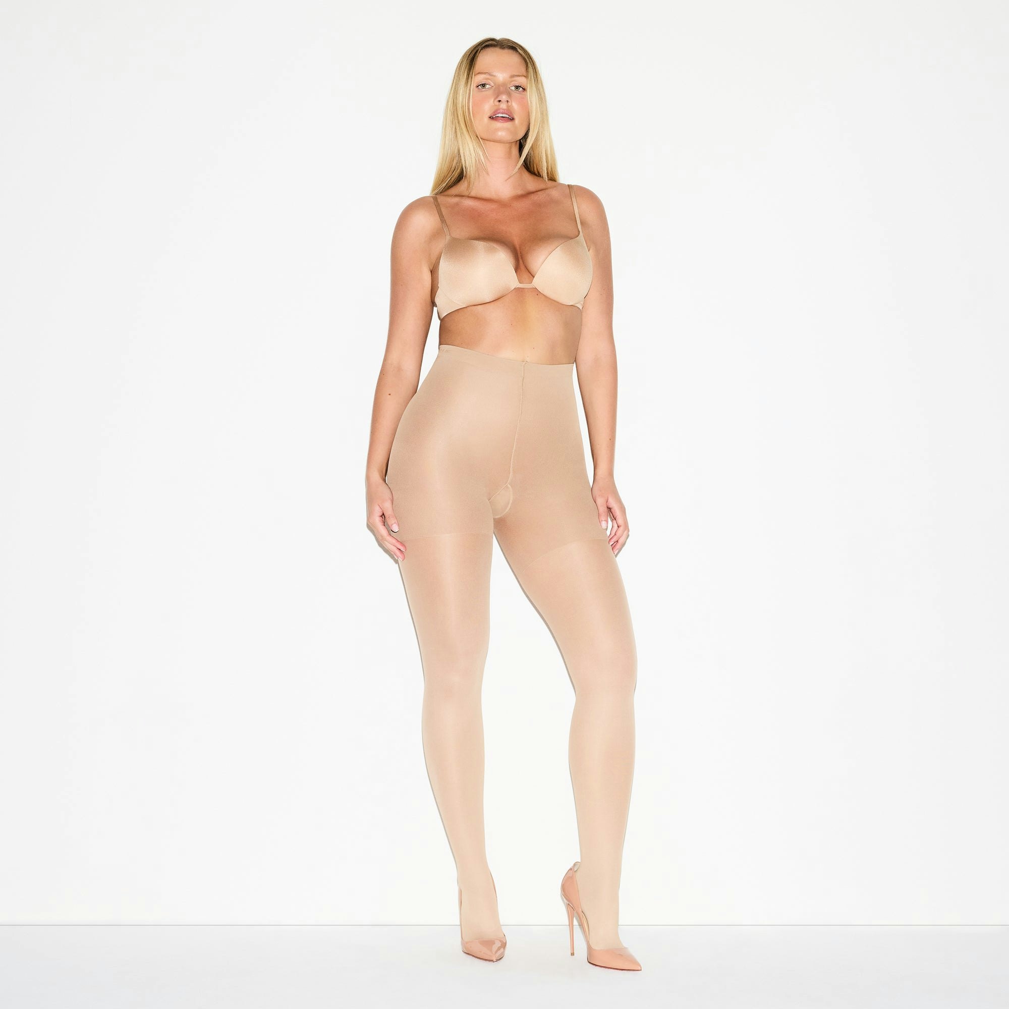 HOSIERY SHAPING TIGHTS | CLAY ON A MODEL FRONT VIEW @ | FOCUS: 0.0, 1.0, 0.9