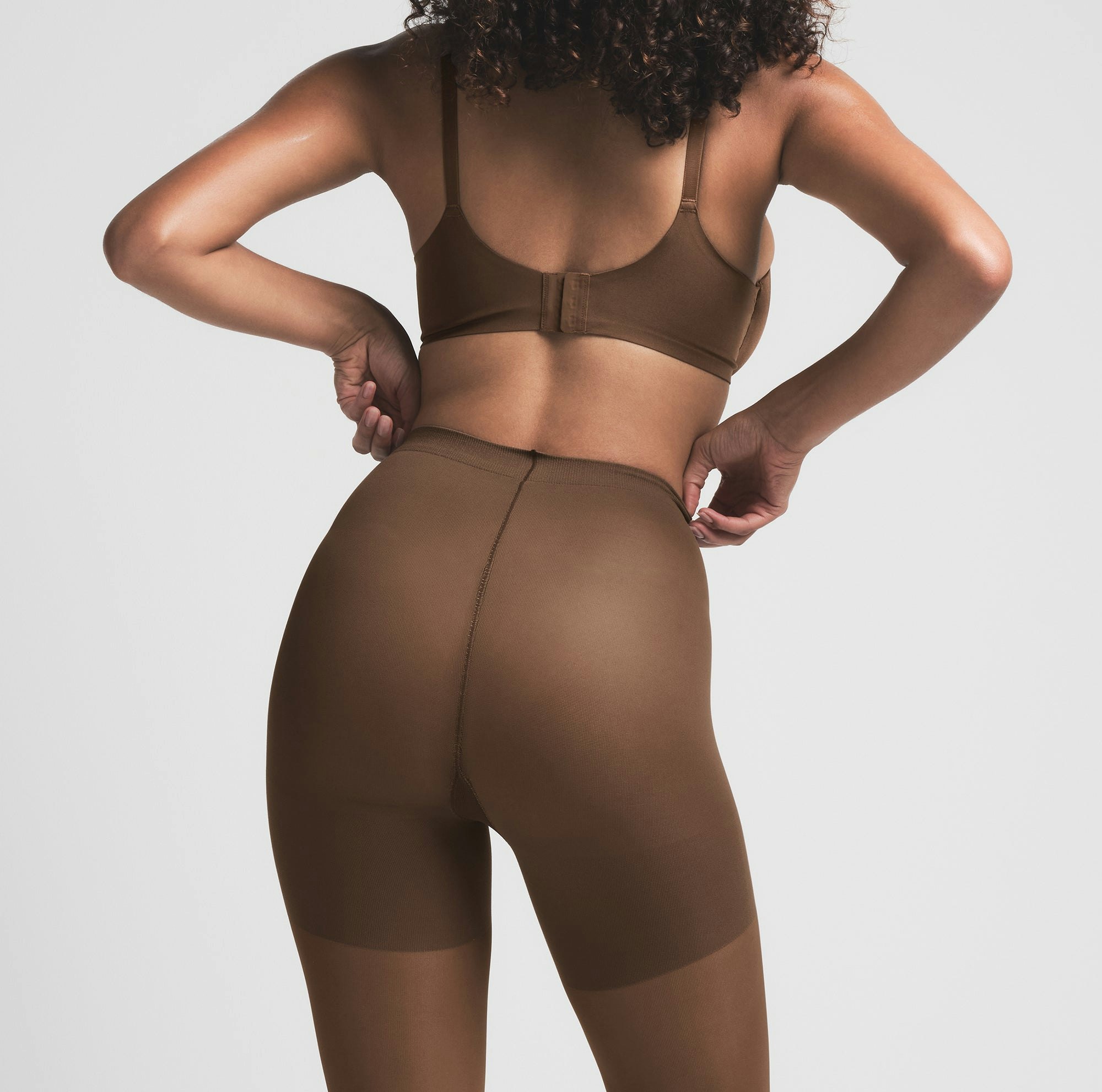 HOSIERY SHAPING TIGHTS | JASPER ON A MODEL SIDE VIEW