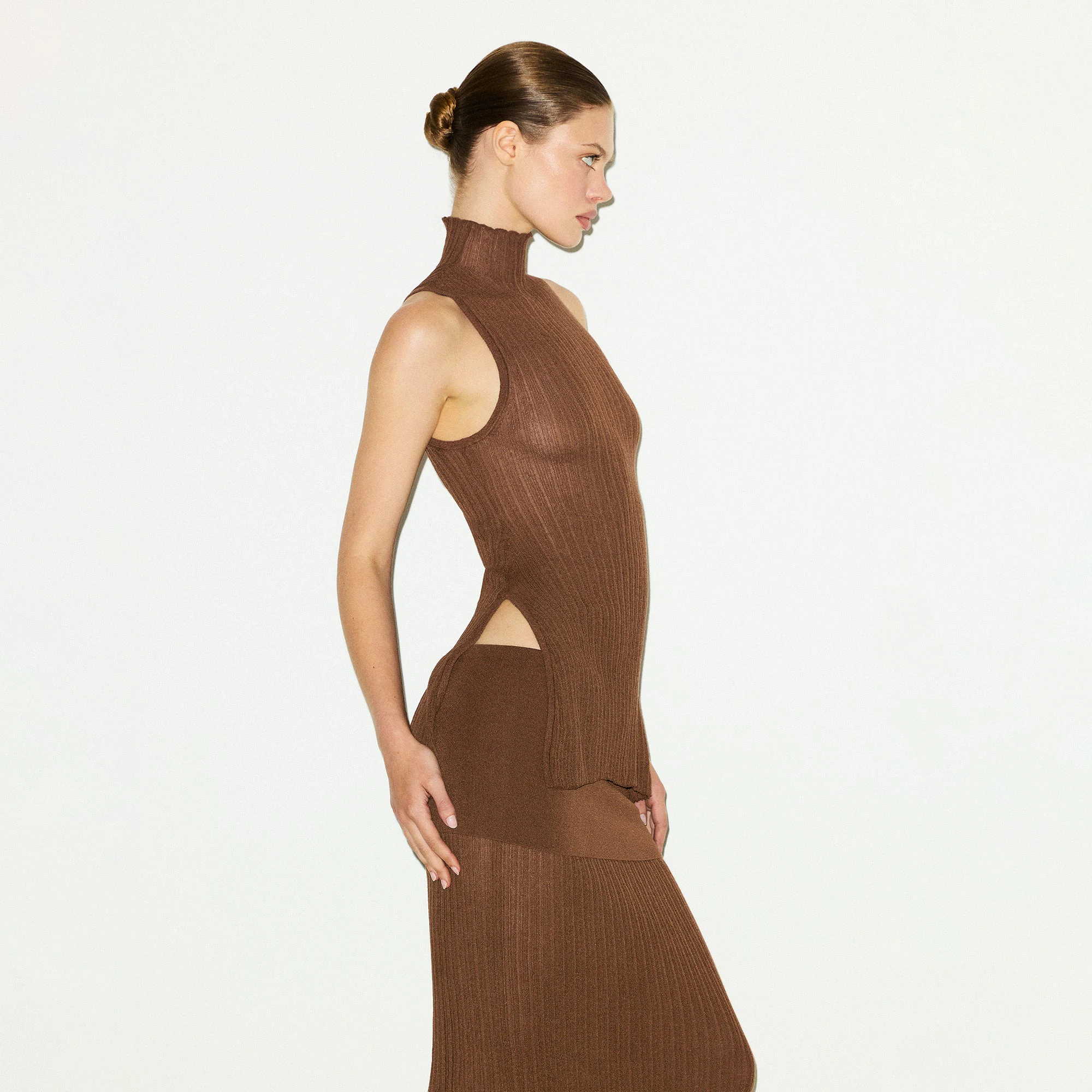 SHEER KNIT FOLDOVER LONG SKIRT | BISON ON A MODEL SIDE VIEW @ | FOCUS: 0.0, 1.0, 0.9