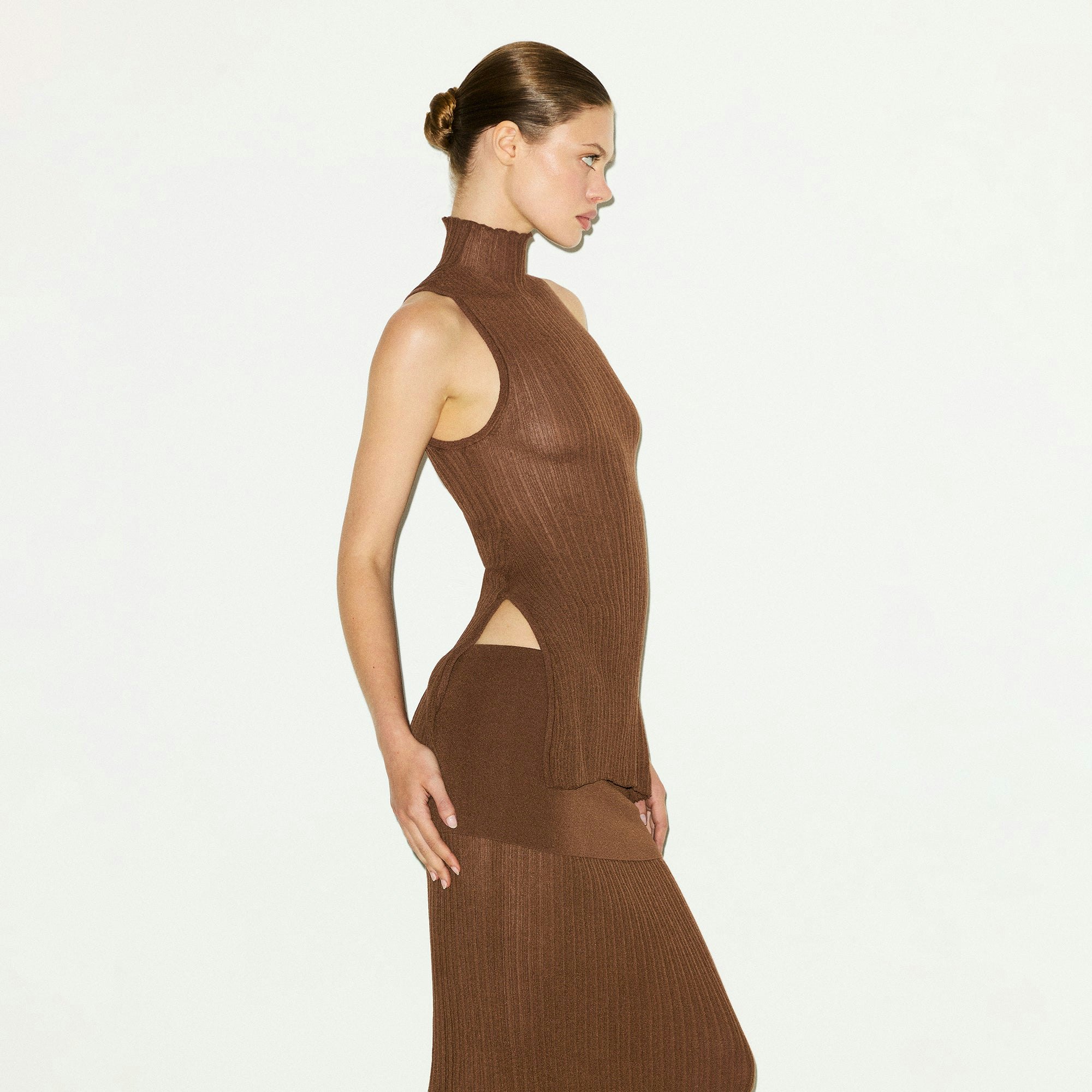 SHEER KNIT FOLDOVER LONG SKIRT | BISON ON A MODEL SIDE VIEW @ | FOCUS: 0.0, 1.0, 0.9