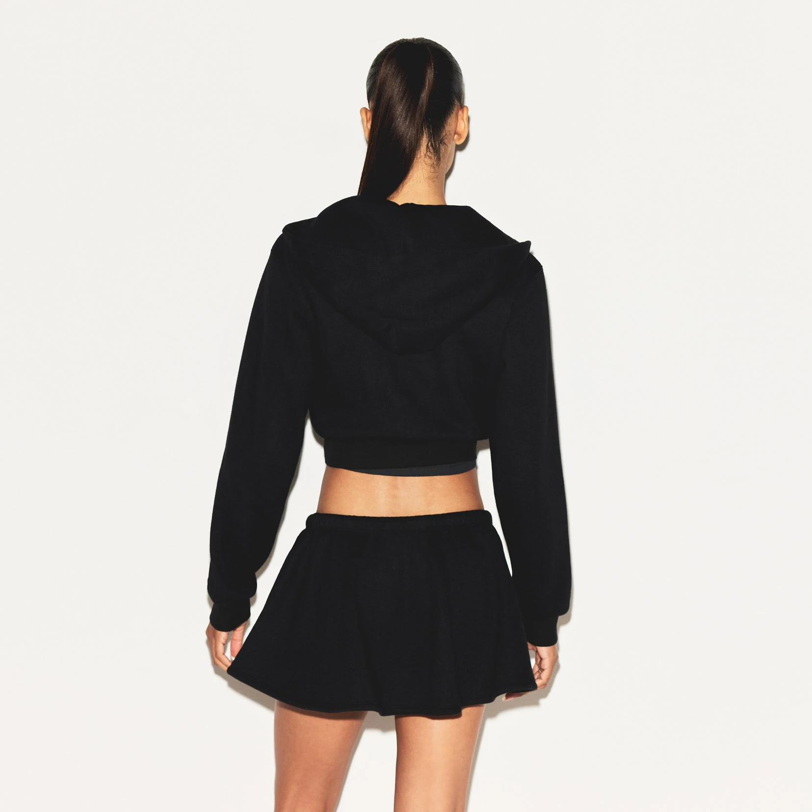 COTTON FLEECE MICRO SKIRT | ONYX ON A MODEL SIDE VIEW | FOCUS: 0.0, 1.0, 0.9