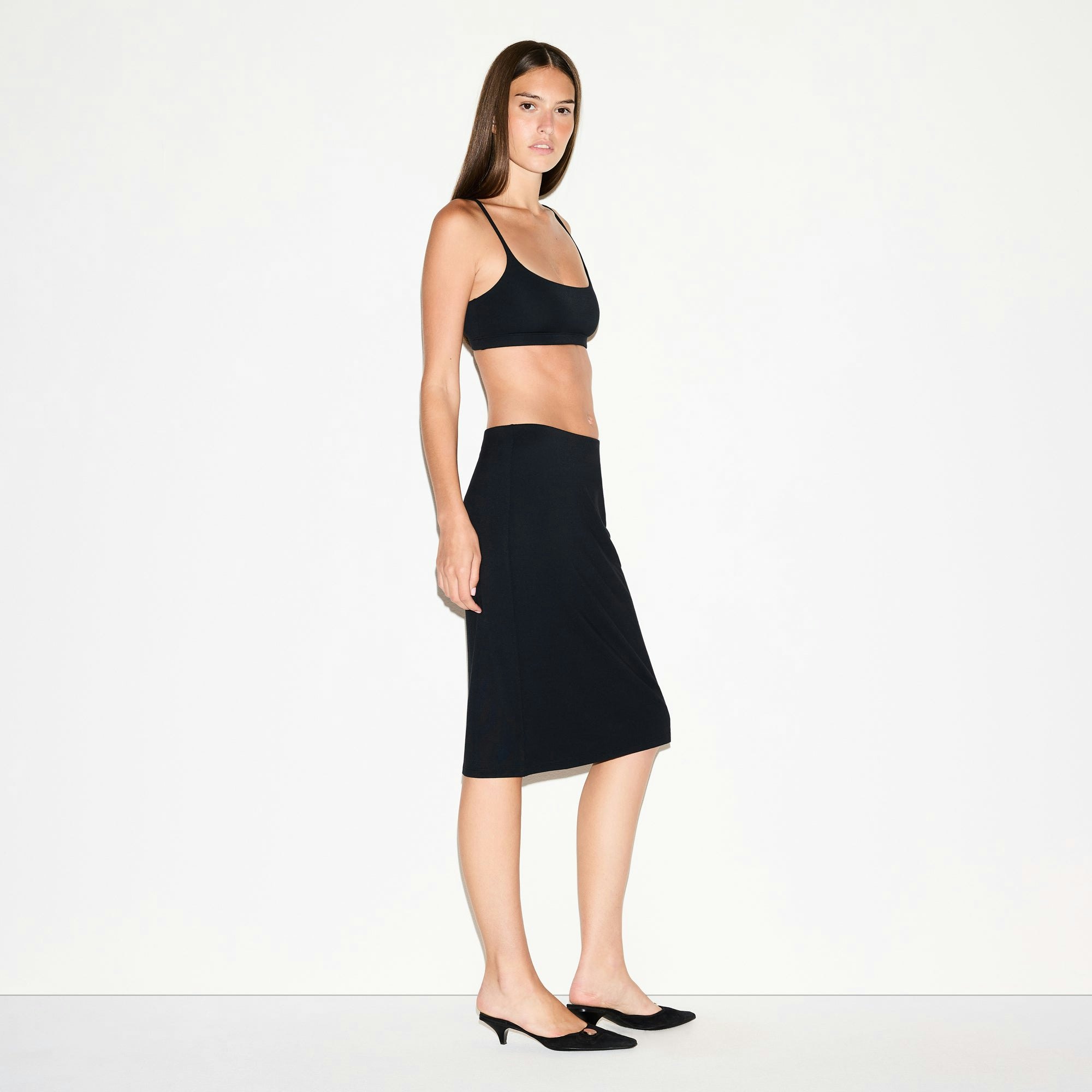 SMOOTH LAYERS MIDI SKIRT | OBSIDIAN ON A MODEL FRONT VIEW @ | FOCUS: 0.0, 1.0, 0.9