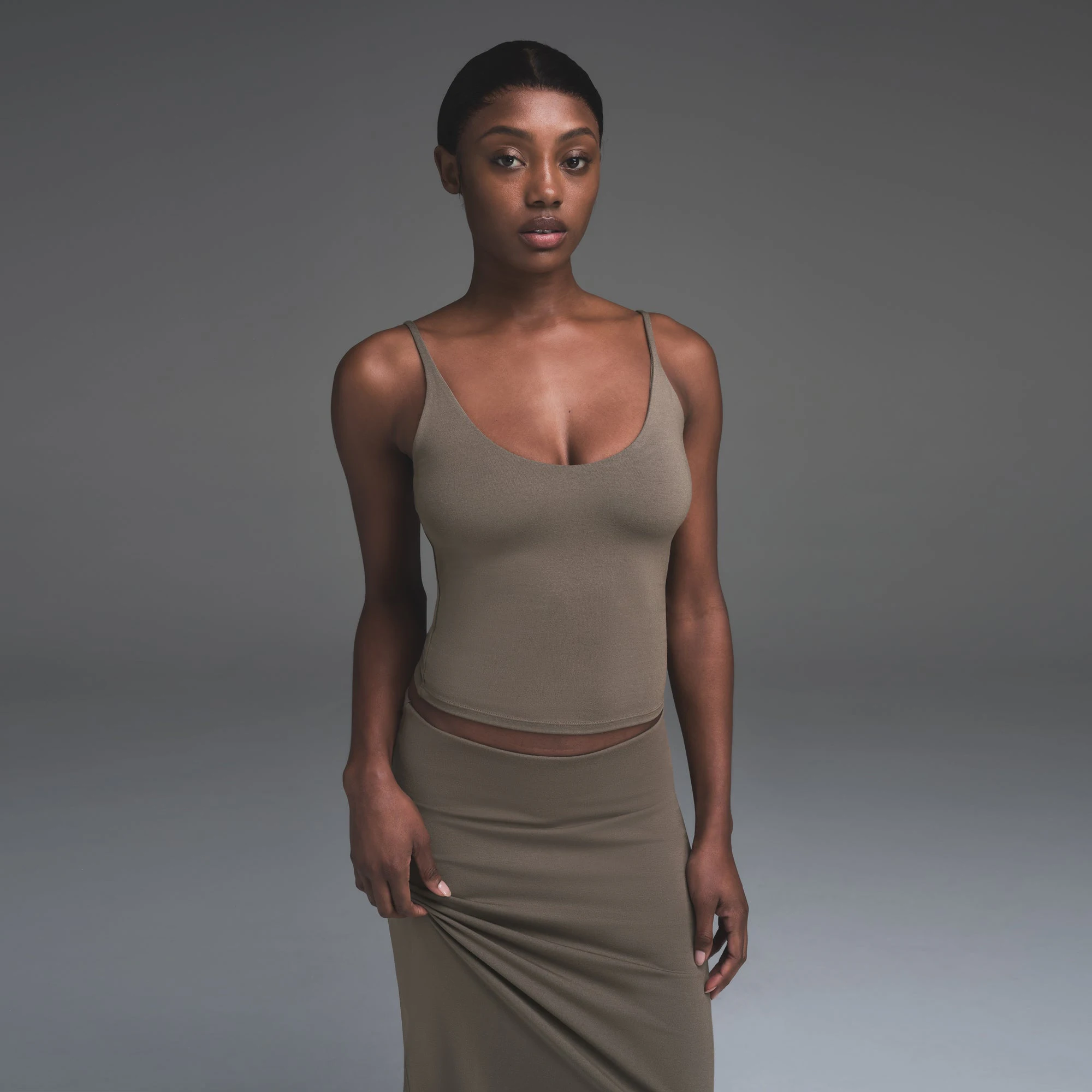 SMOOTH LOUNGE MIDI SKIRT | TRUFFLE  ON A MODEL SIDE VIEW | FOCUS: 0.0, 1.0, 0.9