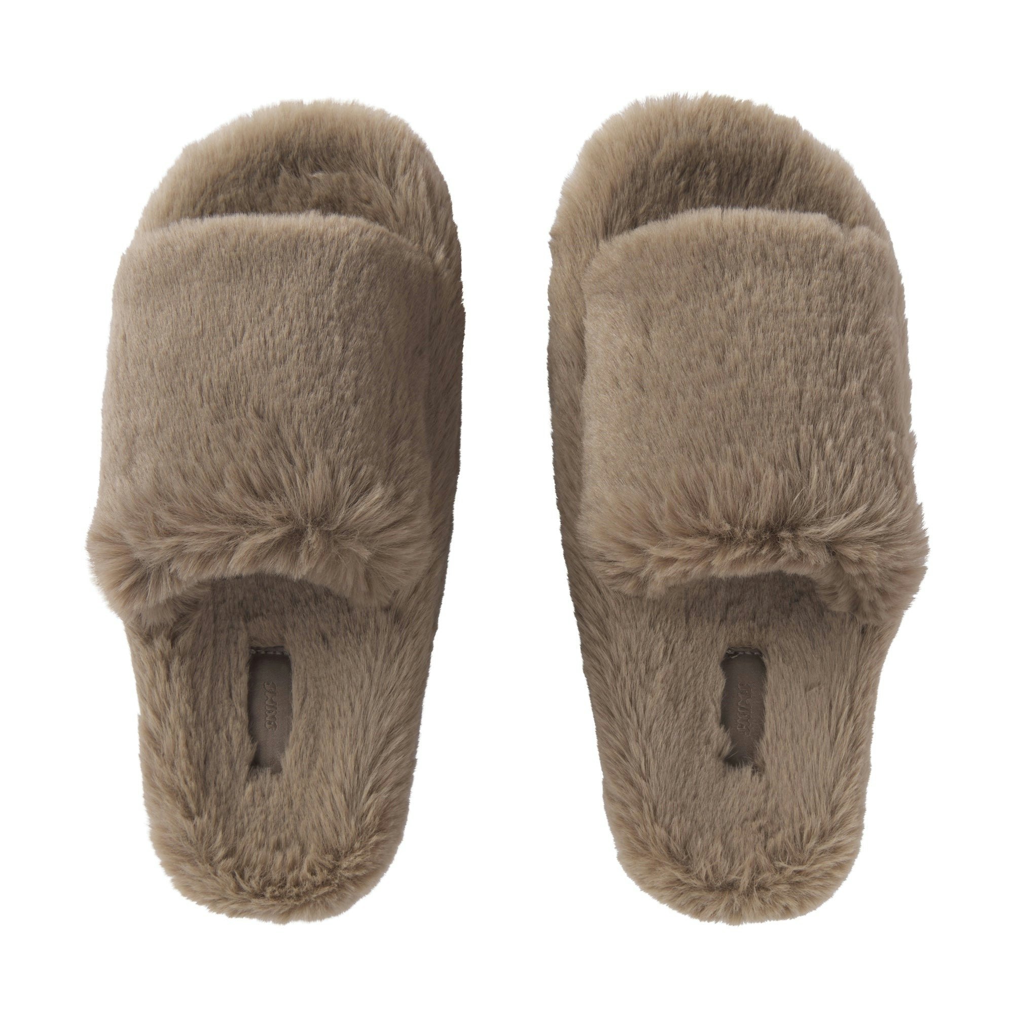 GETTING READY ACCESSORIES PLUSH SLIPPER | TRUFFLE (SLIPPERS, SLIDES) FLAT ON A WHITE BACKGROUND | FLT