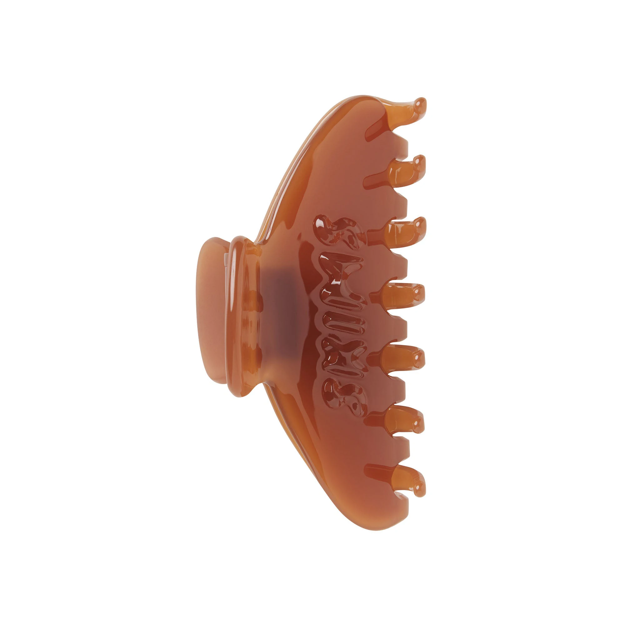 GETTING READY ACCESSORIES EMBOSSED LOGO CLAW CLIP | ALMOND LAYS FLAT ON A WHITE BACKGROUND | FLT