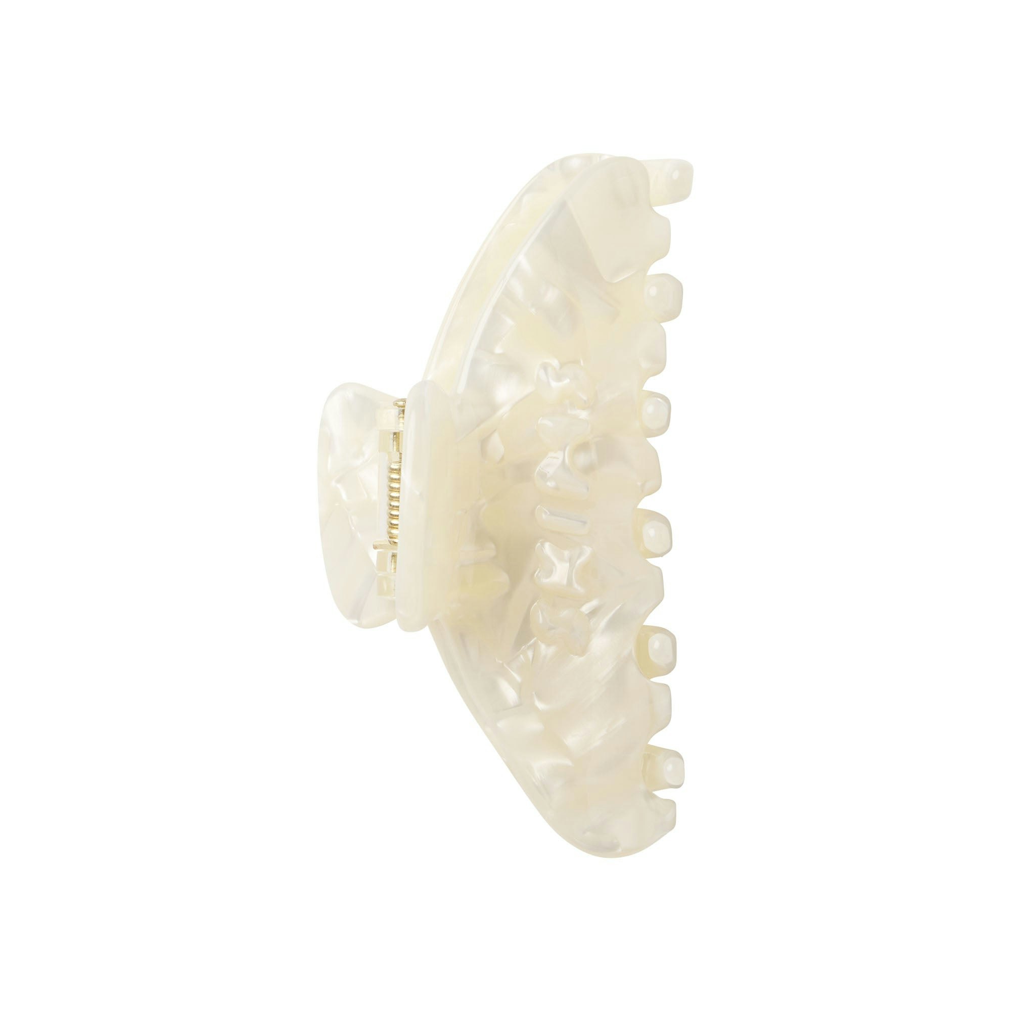 GETTING READY ACCESSORIES EMBOSSED LOGO CLAW CLIP | IVORY PEARL LAYS FLAT ON A WHITE BACKGROUND @ | FOCUS: 0.0, 1.0, 0.9