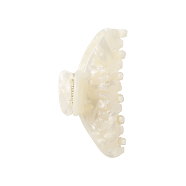 GETTING READY ACCESSORIES EMBOSSED LOGO CLAW CLIP | IVORY PEARL LAYS FLAT ON A WHITE BACKGROUND @ | FOCUS: 0.0, 1.0, 0.9