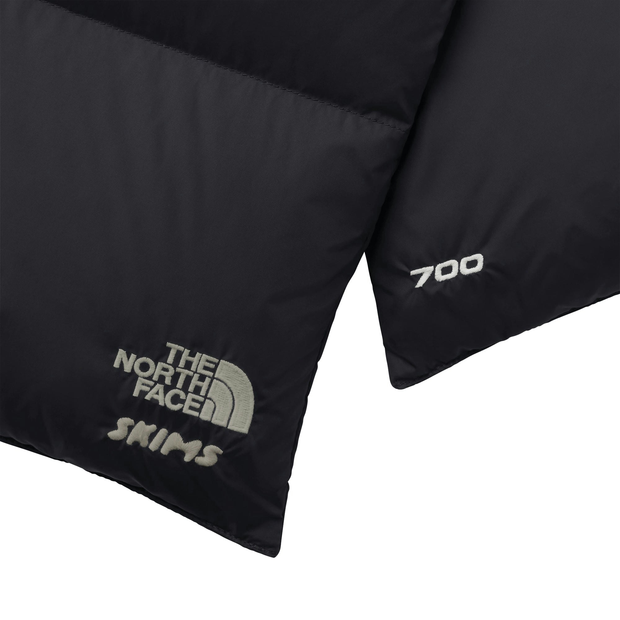 THE NORTH FACE X SKIMS NUPTSE SCARF | ONYX ADDITIONAL FABRIC DETAILS