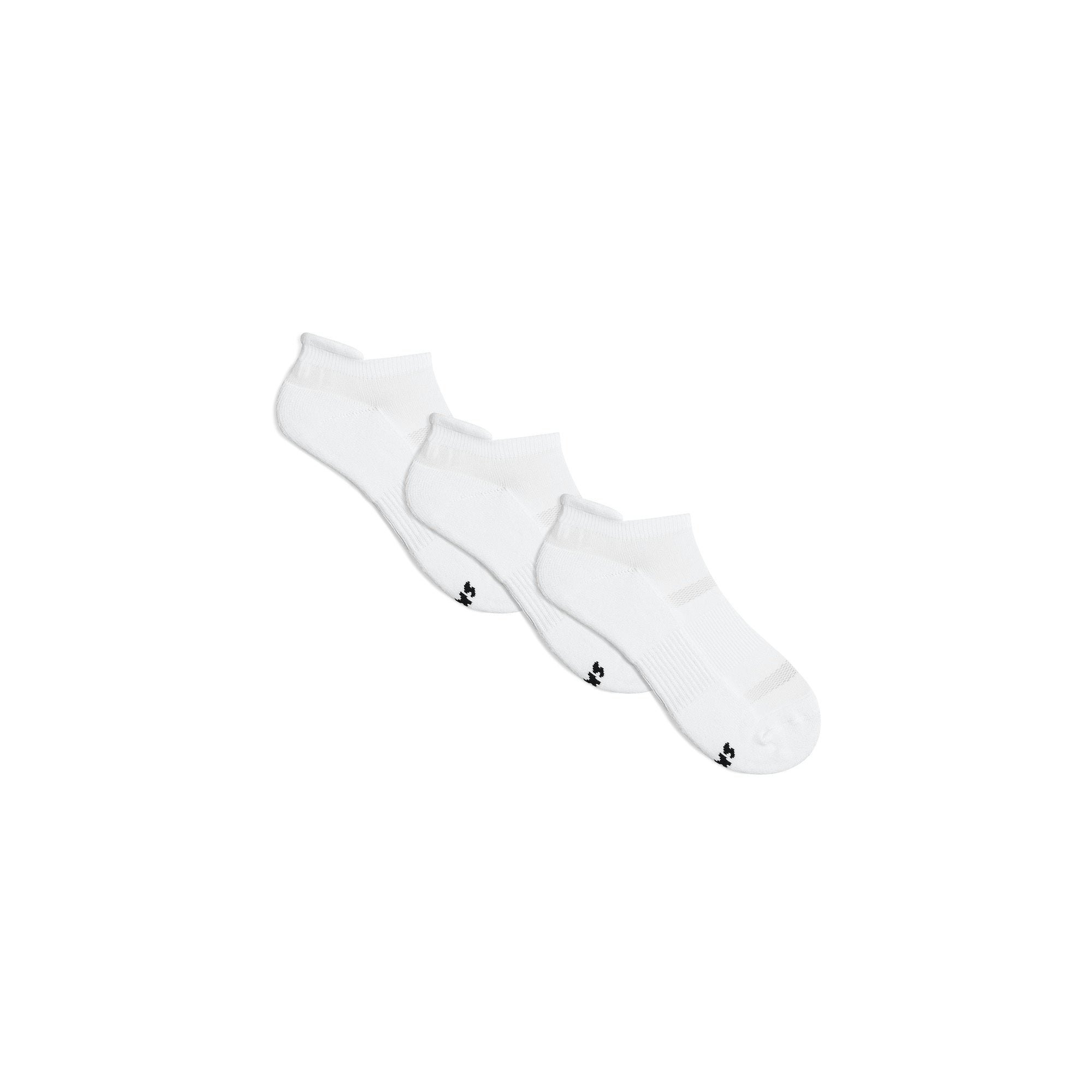 COMFORT ANKLE SOCK 3-PACK | SNOW FLAT ON A WHITE BACKGROUND | FLT | FOCUS: 0.9, 0.1, 0.7