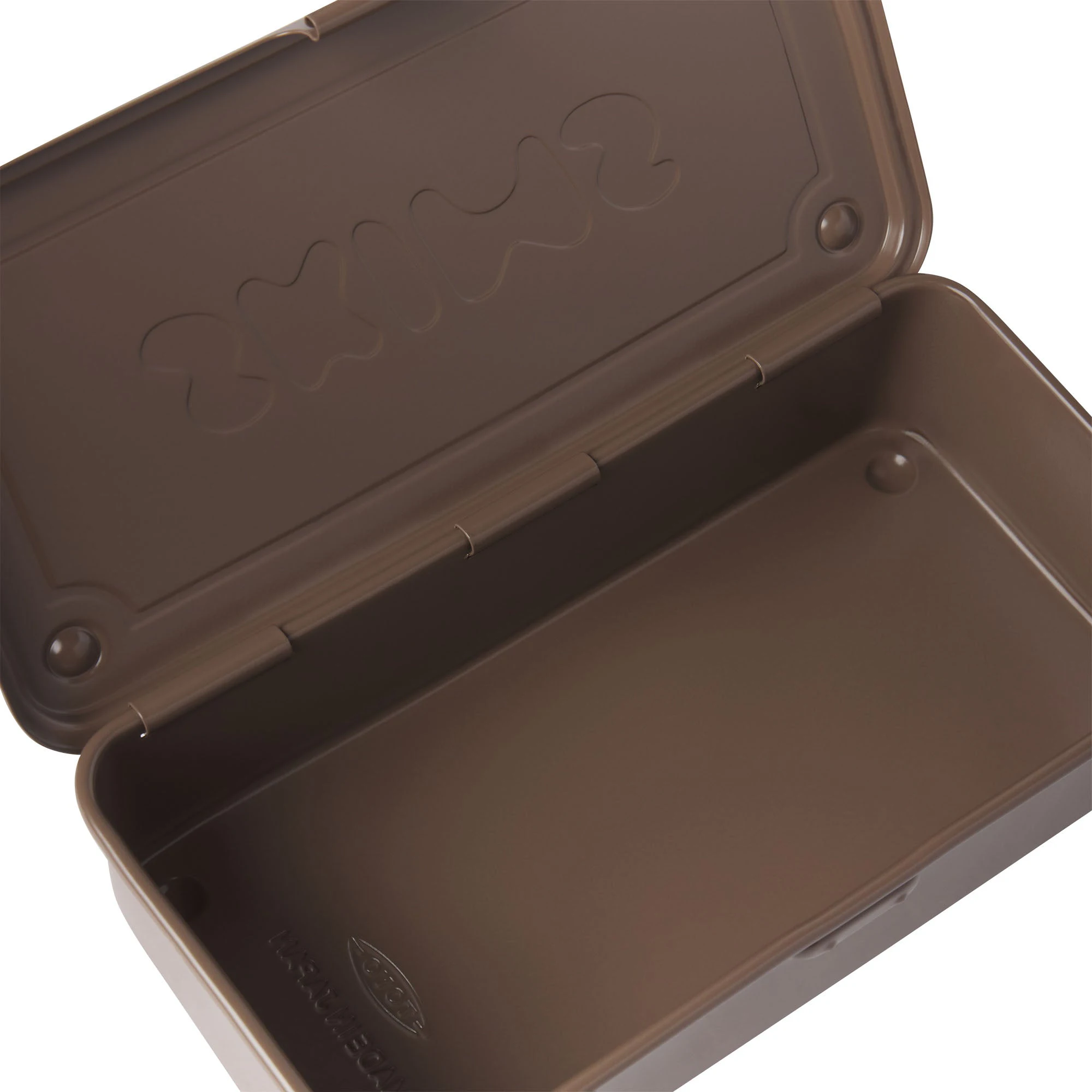 TOYO STEEL X SKIMS TOOLBOX T-190 | UMBER ON A MODEL | FOCUS: 0.0, 1.0, 0.9
