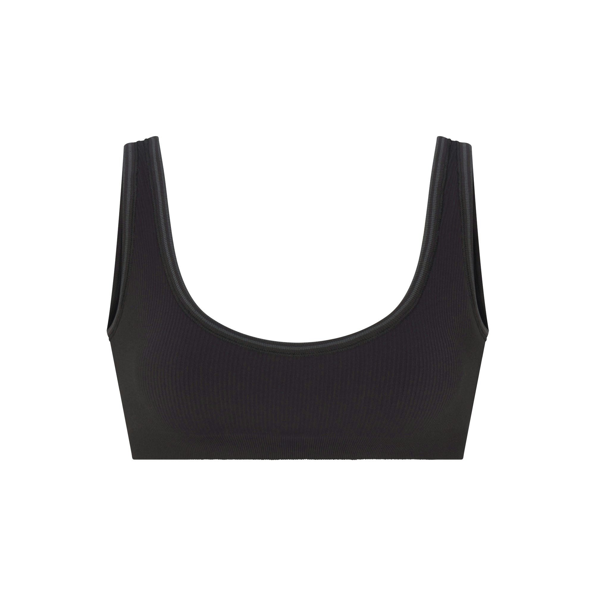NikeSKIMS RIBBED SEAMLESS MICRO SCOOP BRA | OBSIDIAN/ARMOR FLAT ON A WHITE BACKGROUND | FLT