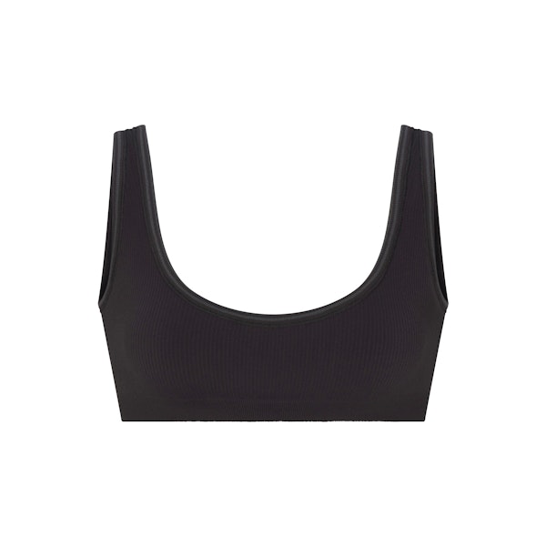 NikeSKIMS RIBBED SEAMLESS MICRO SCOOP BRA | OBSIDIAN/ARMOR FLAT ON A WHITE BACKGROUND | FLT