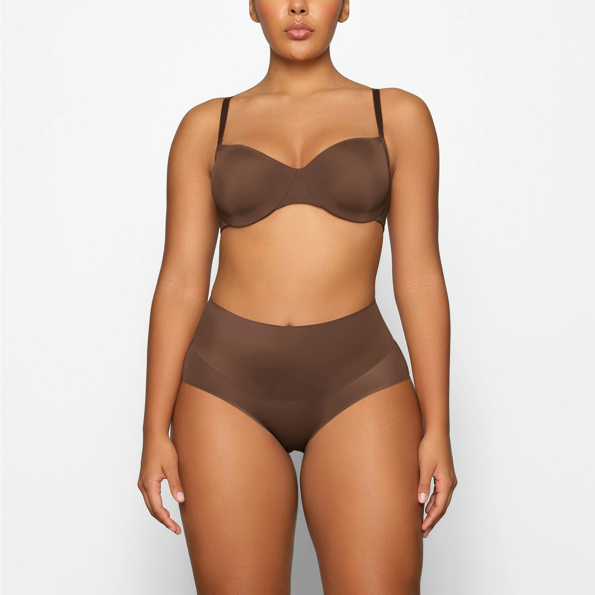 SMOOTHING INTIMATES UNLINED STRAPLESS BRA ON A MODEL FRONT VIEW