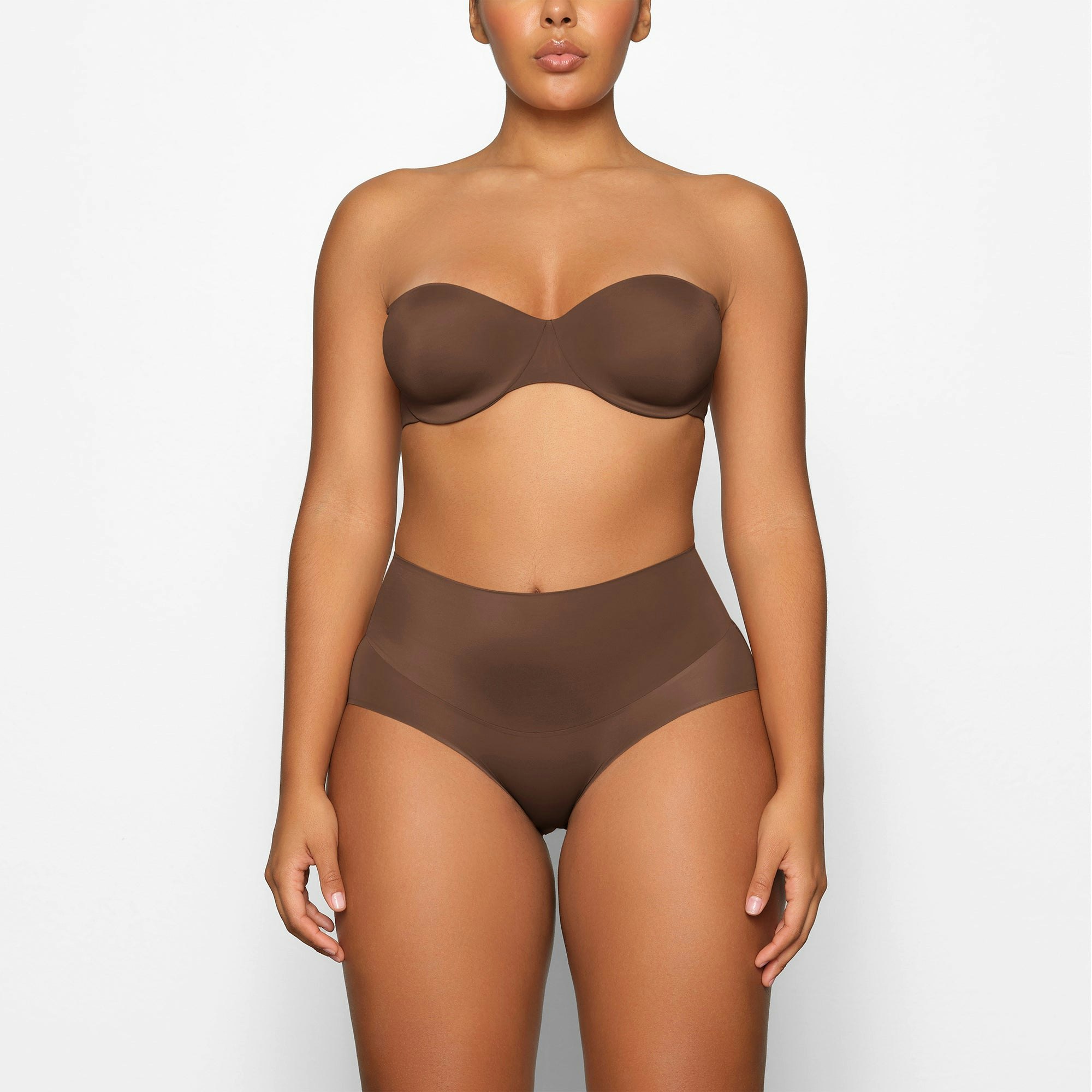 SMOOTHING INTIMATES UNLINED STRAPLESS BRA ON A MODEL FRONT VIEW