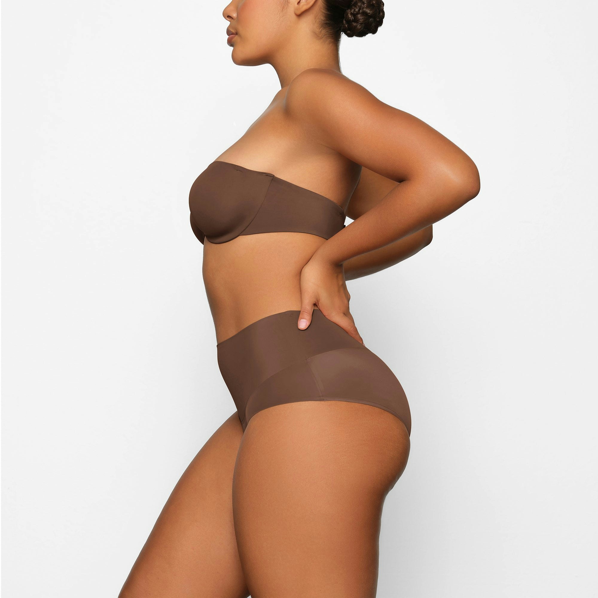 SMOOTHING INTIMATES UNLINED STRAPLESS BRA ON A MODEL SIDE VIEW