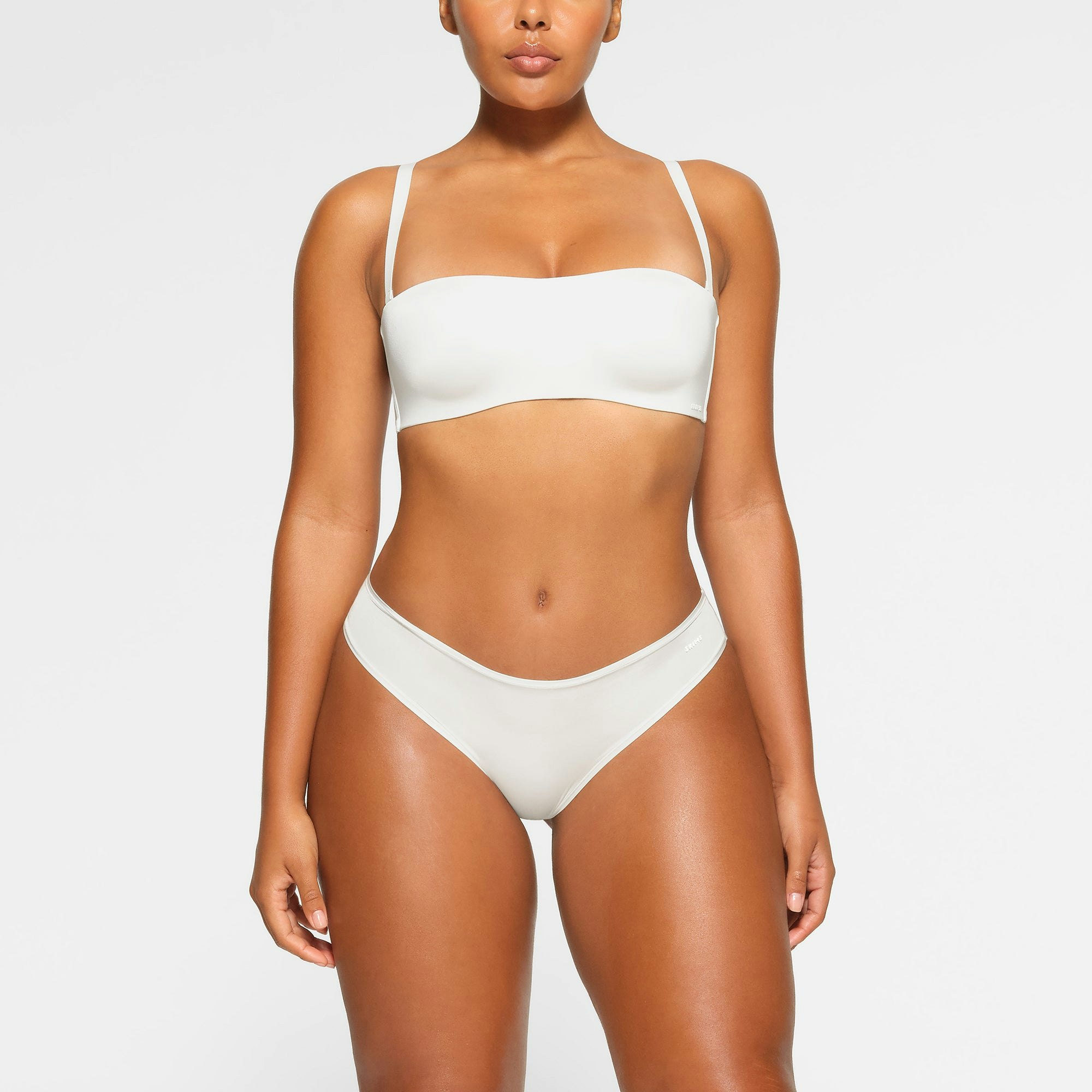 WIRELESS FORM STRAPLESS BRA LAYS FLAT ON A WHITE BACKGROUND | FLT