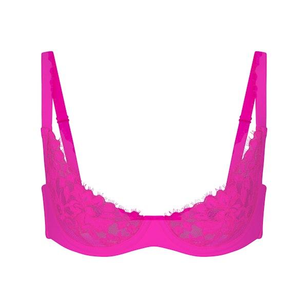 SKIMS LACE UNLINED SCOOP BRA | FUCHSIA (SCOOP BRAS) LAYS FLAT ON A WHITE BACKGROUND | FLT