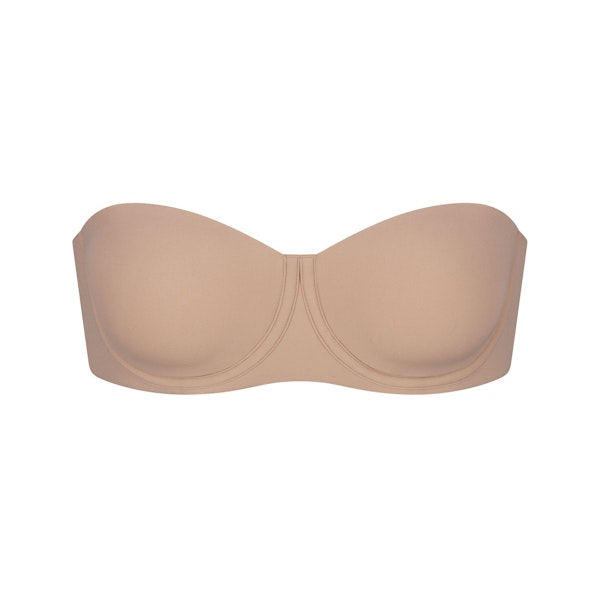 FITS EVERYBODY STRAPLESS BRA | MICA (STRAPLESS BRAS) LAYS FLAT ON A WHITE BACKGROUND | FLT