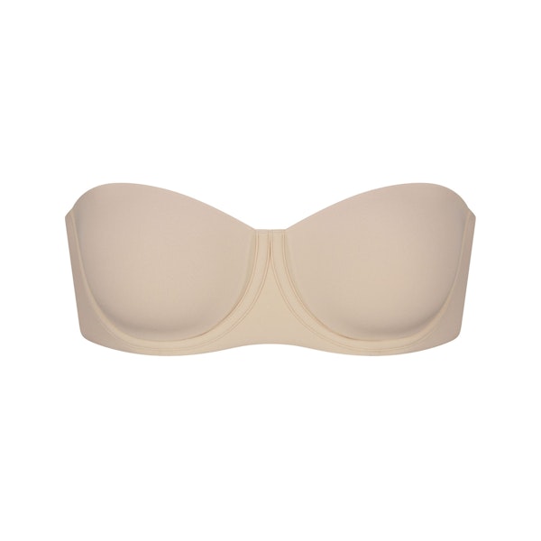 FITS EVERYBODY STRAPLESS BRA | SAND (STRAPLESS BRAS) LAYS FLAT ON A WHITE BACKGROUND | FLT