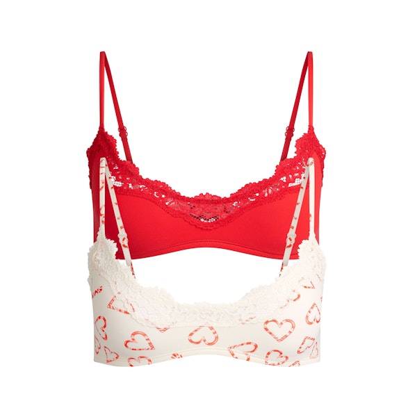 FITS EVERYBODY LACE SCOOP BRALETTE 2-PACK | CANDY HEART AND RED FLAT ON A WHITE BACKGROUND | FLT @ | FOCUS: 0.9, 0.1, 0.7