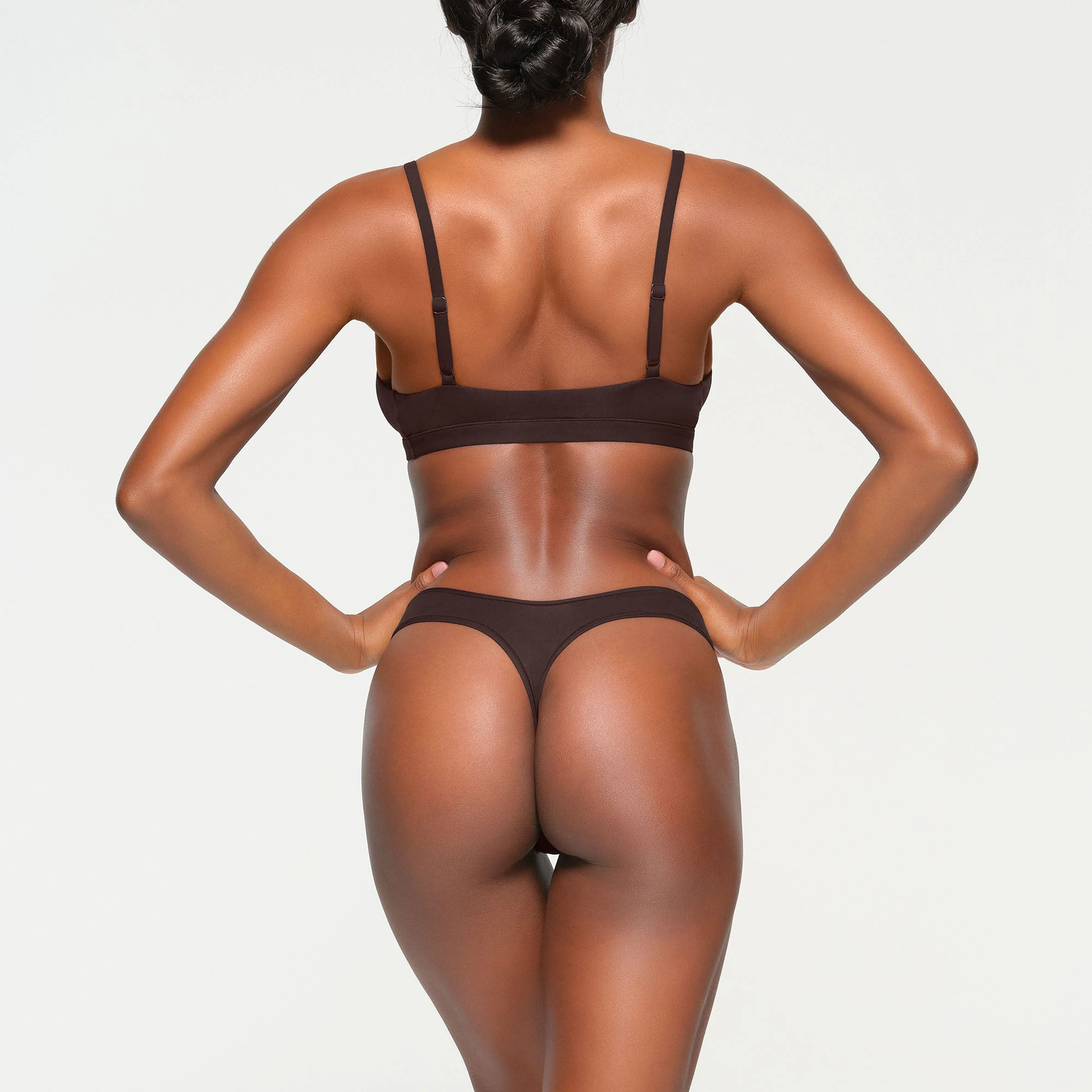 FITS EVERYBODY TRIANGLE BRALETTE WORN BY A MODEL IN BACK VIEW